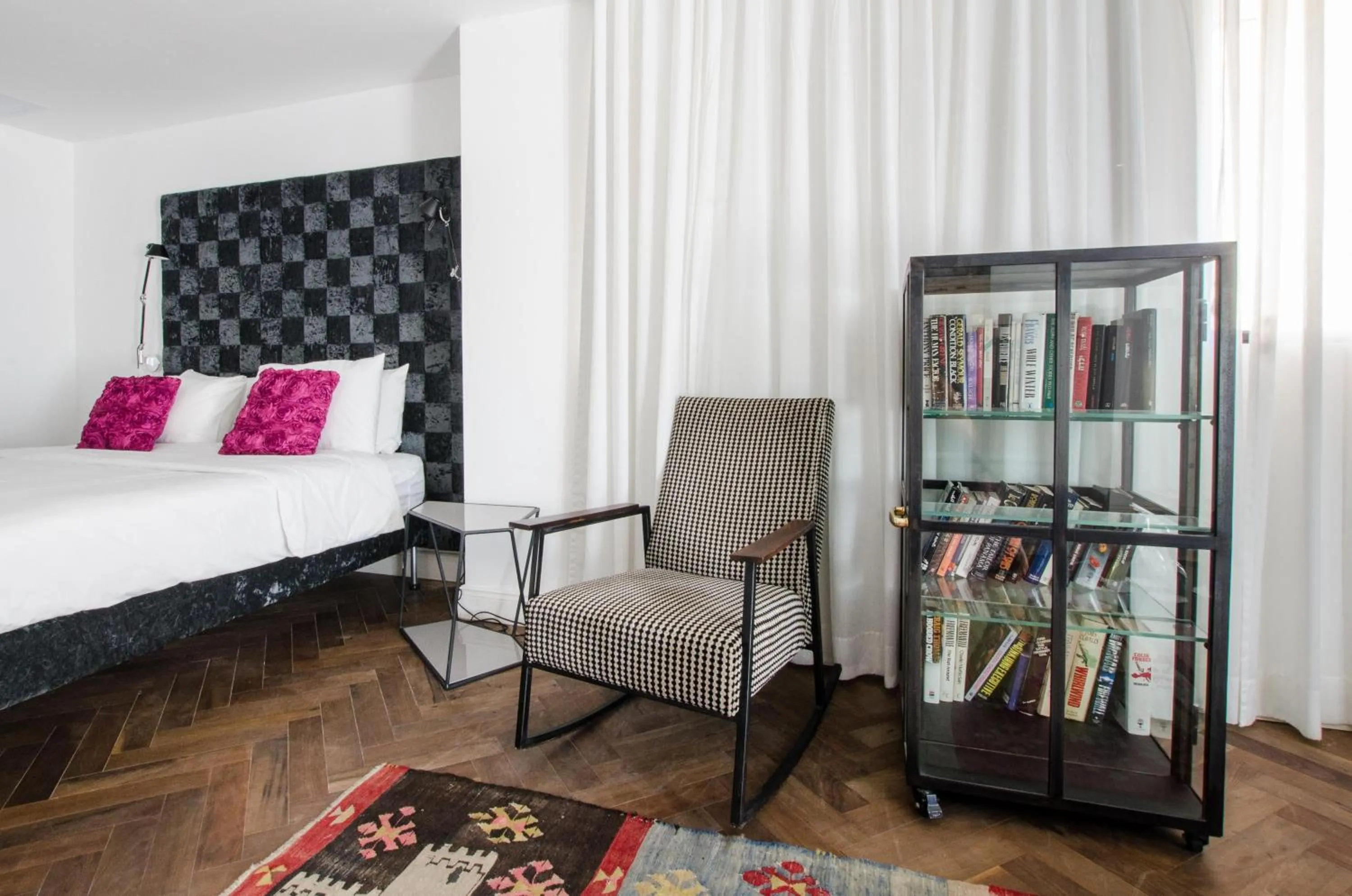 Seating area in Villa Rothschild by Zvieli Hotels