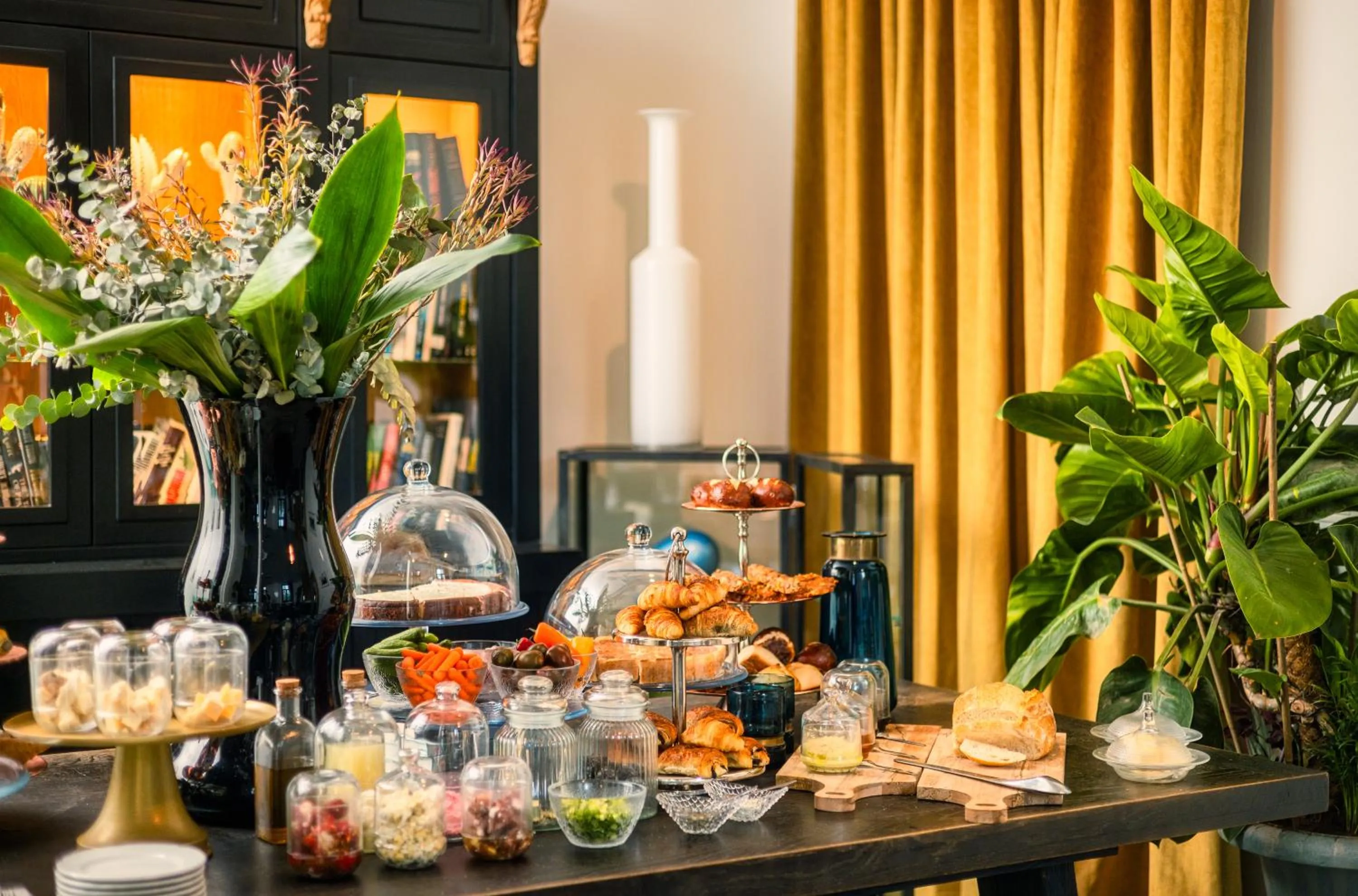 Breakfast in Villa Rothschild by Zvieli Hotels