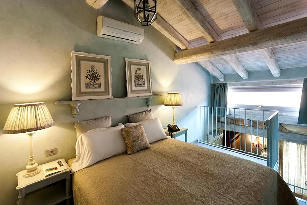 Bed in Relais Del Maro