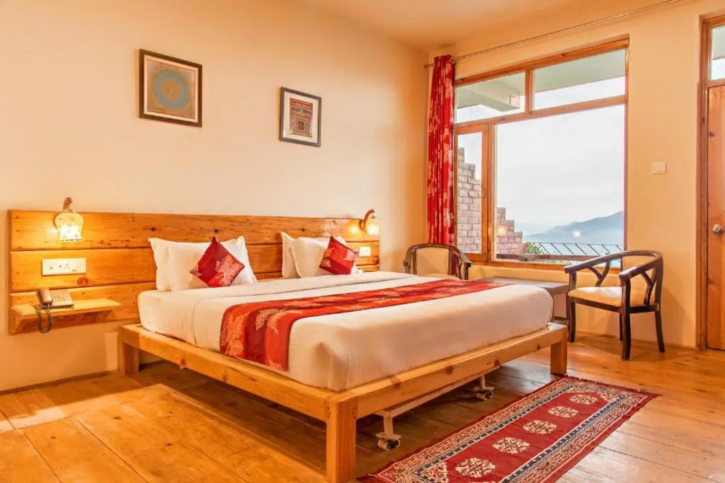 Photo of the whole room, Bed in Yak and Yeti Inn