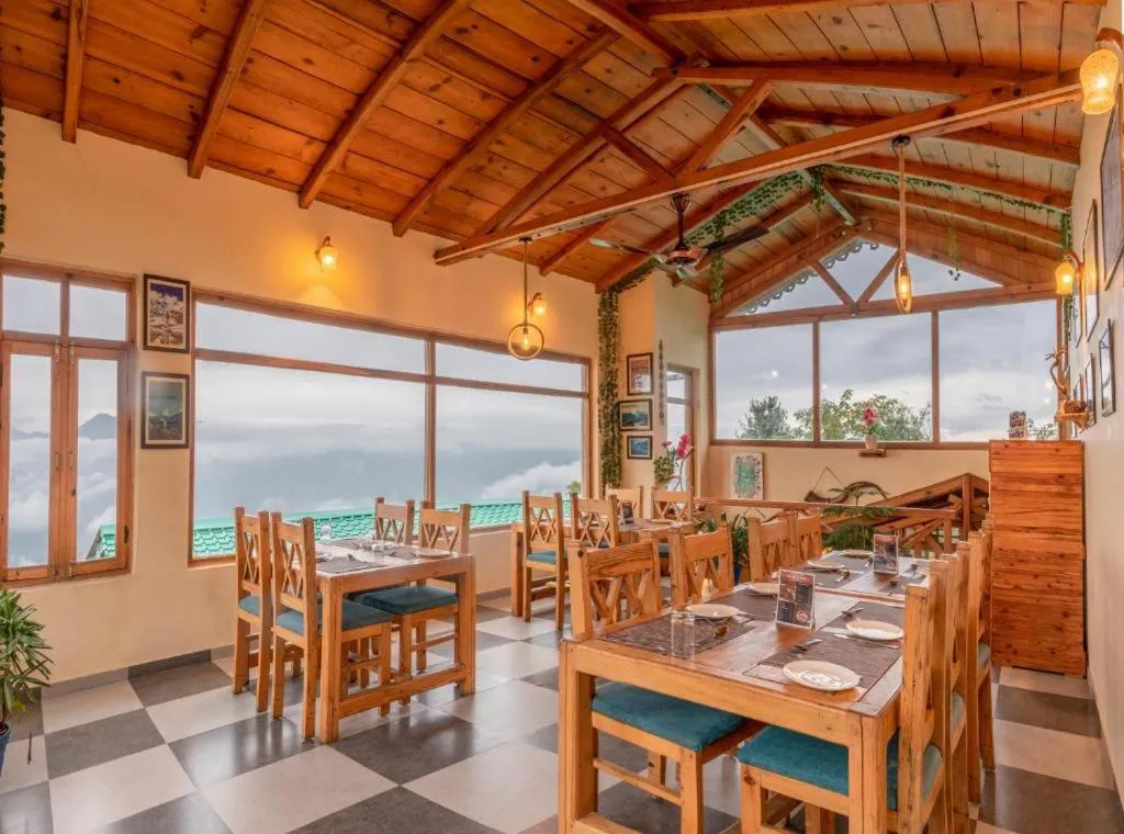 Restaurant/places to eat in Yak and Yeti Inn