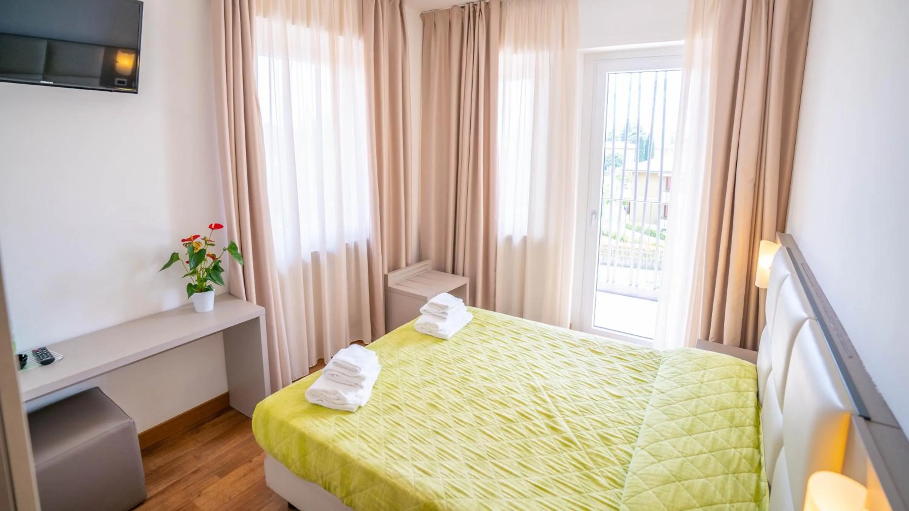 Bed in Hotel Bella Peschiera