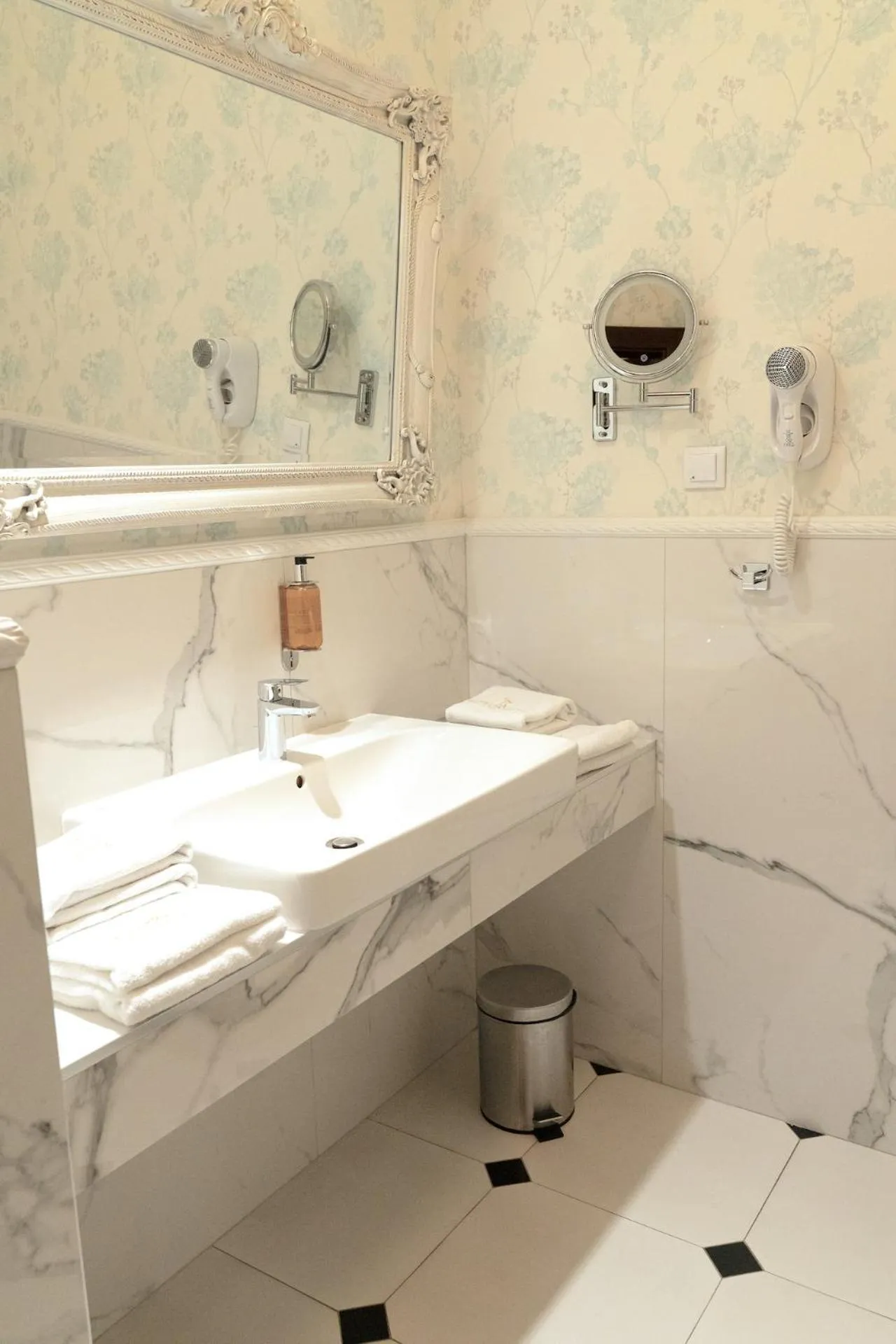 Bathroom in SleepWalker Boutique Suites