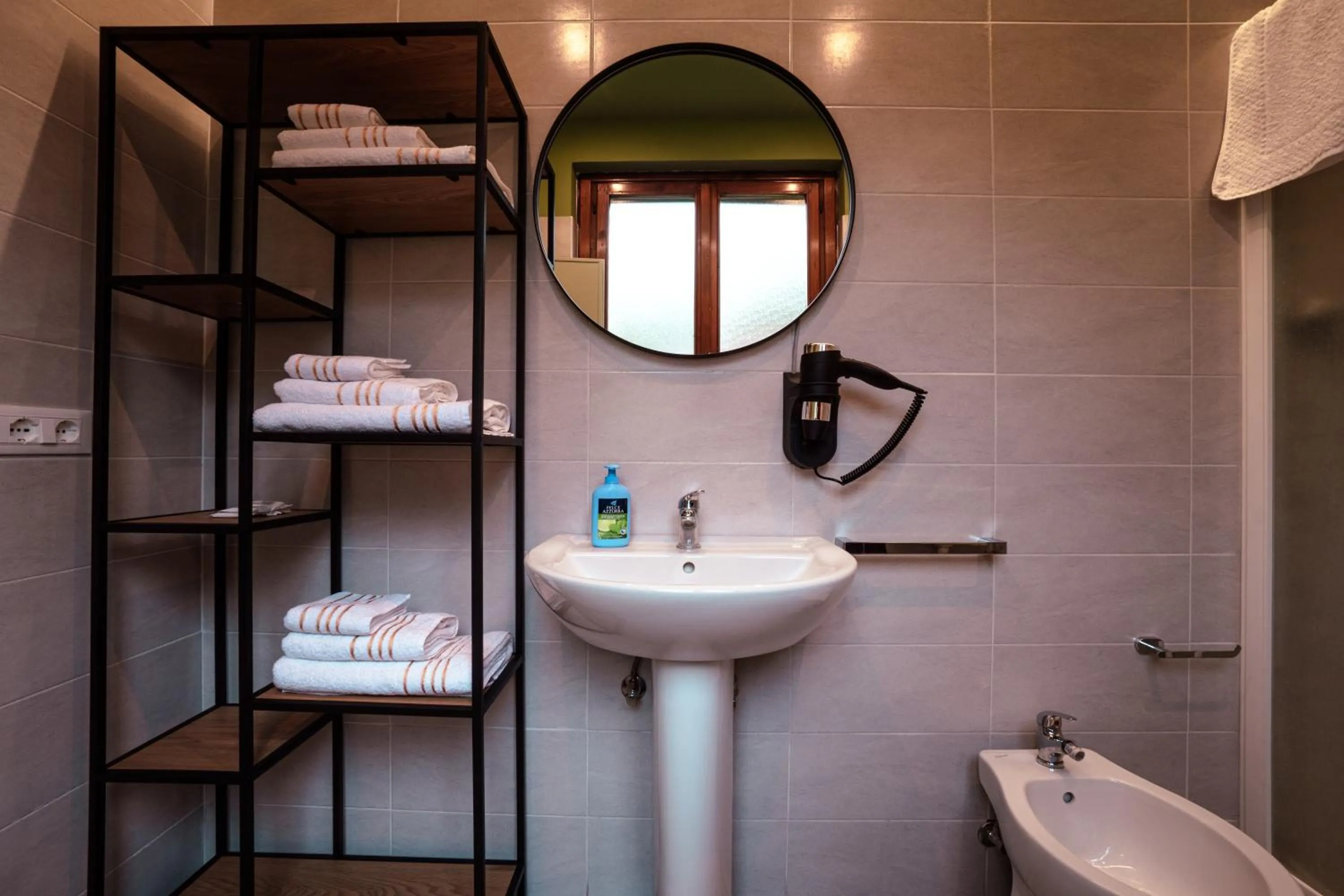 Bathroom in LA ROSA DEL RABBI Room&Breakfast