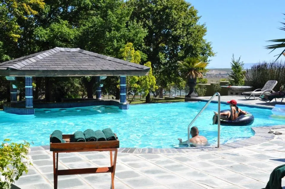 Swimming pool in Ridgemor Villa