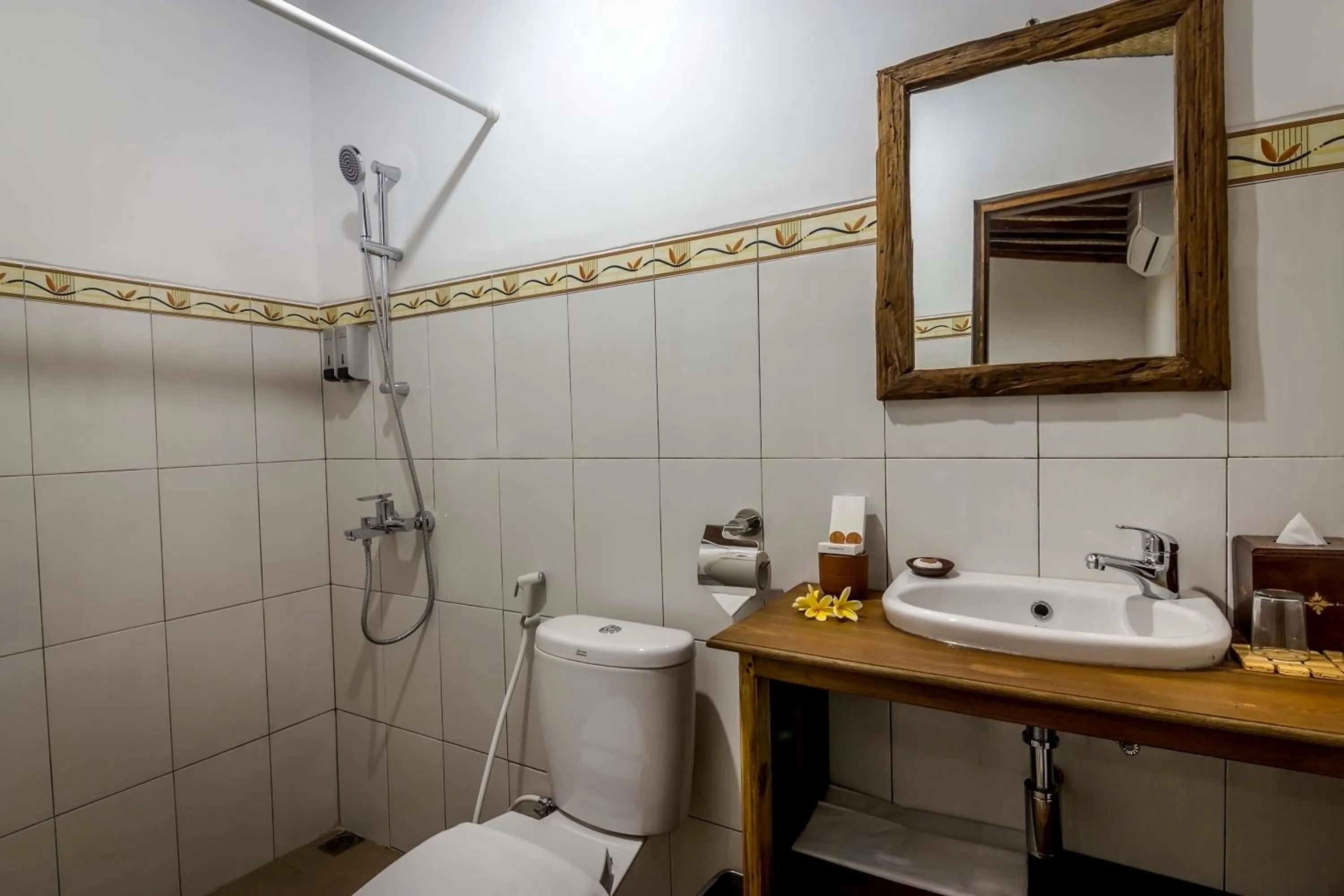 Shower in The Omah Borobudur