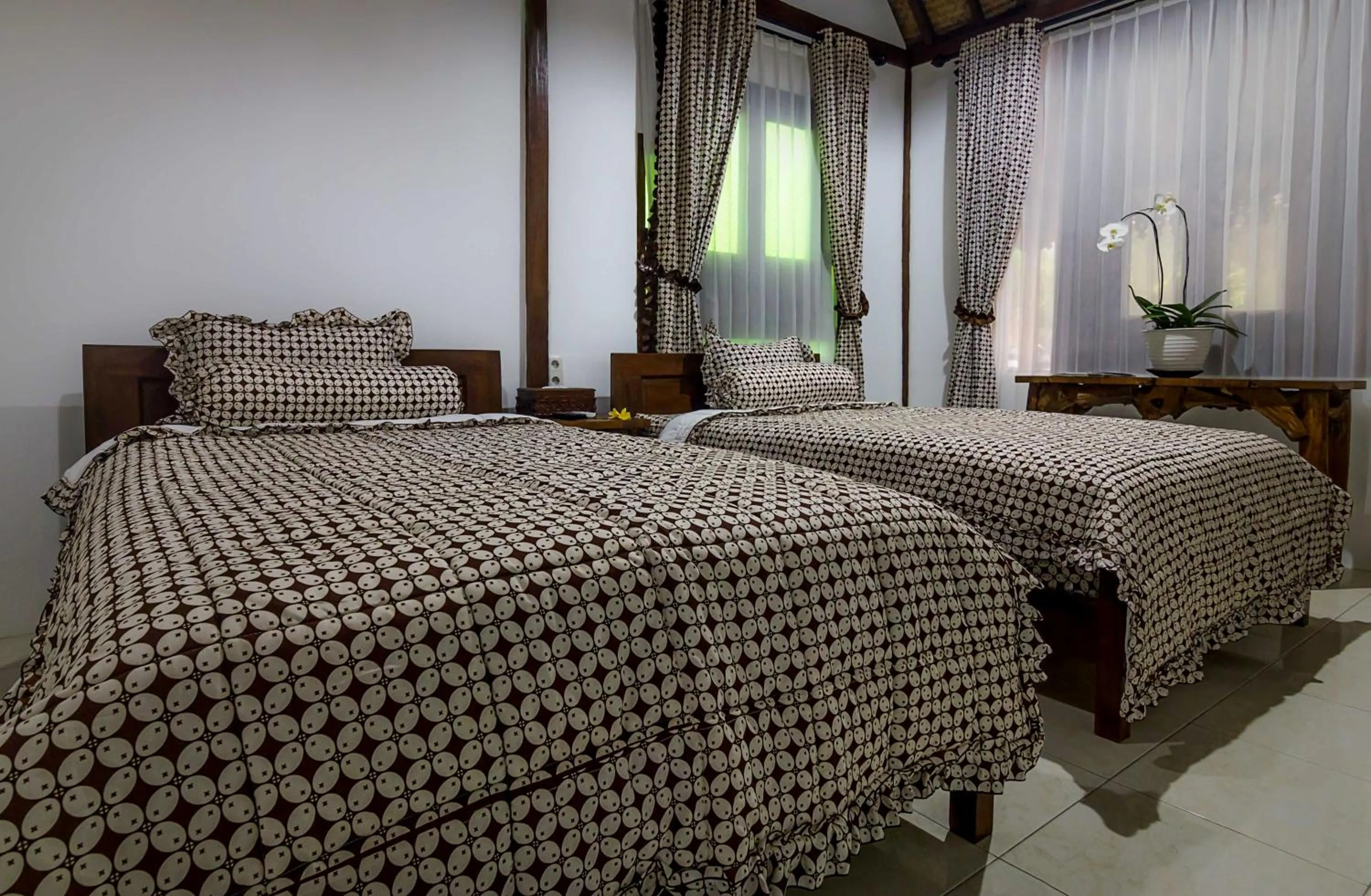 Photo of the whole room, Bed in The Omah Borobudur