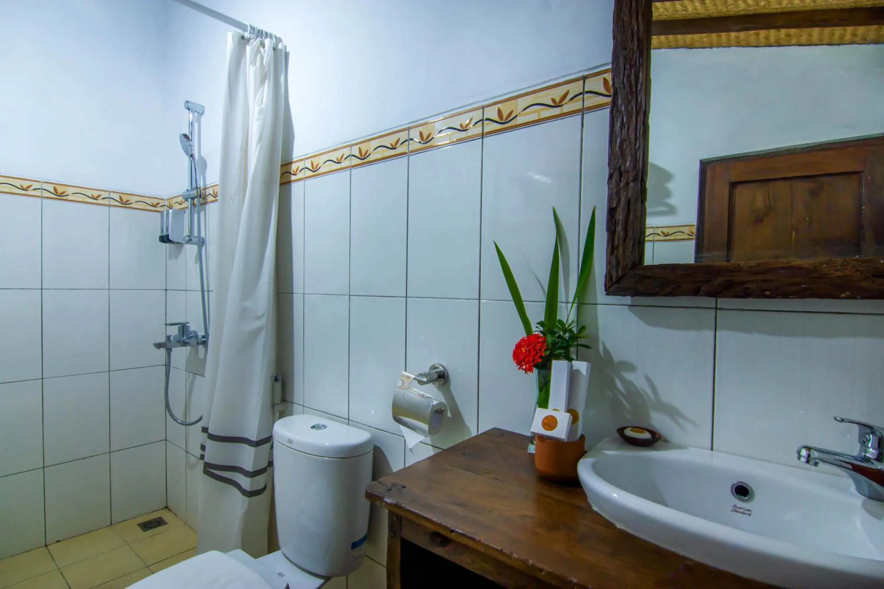 Shower in The Omah Borobudur