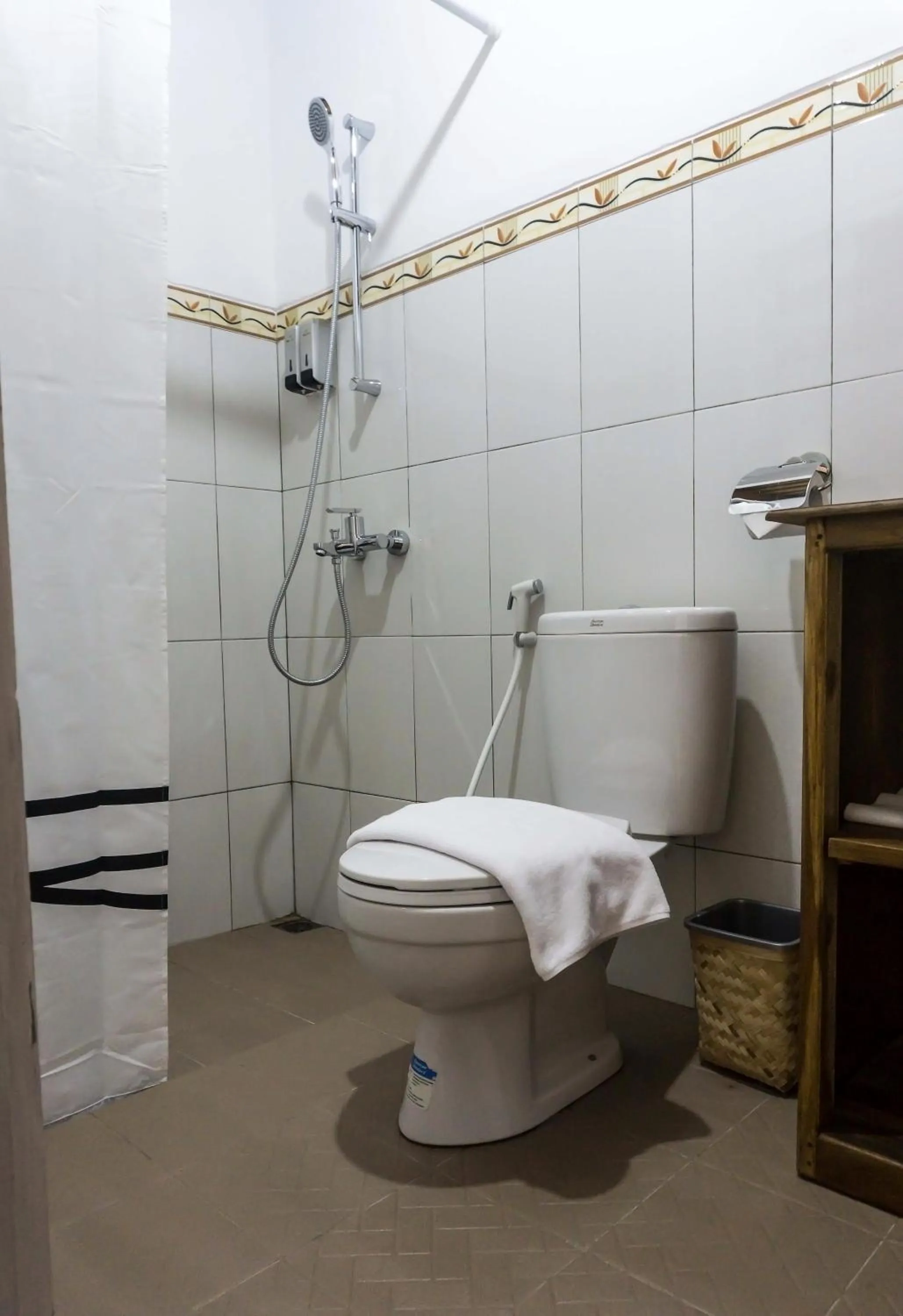 Shower in The Omah Borobudur