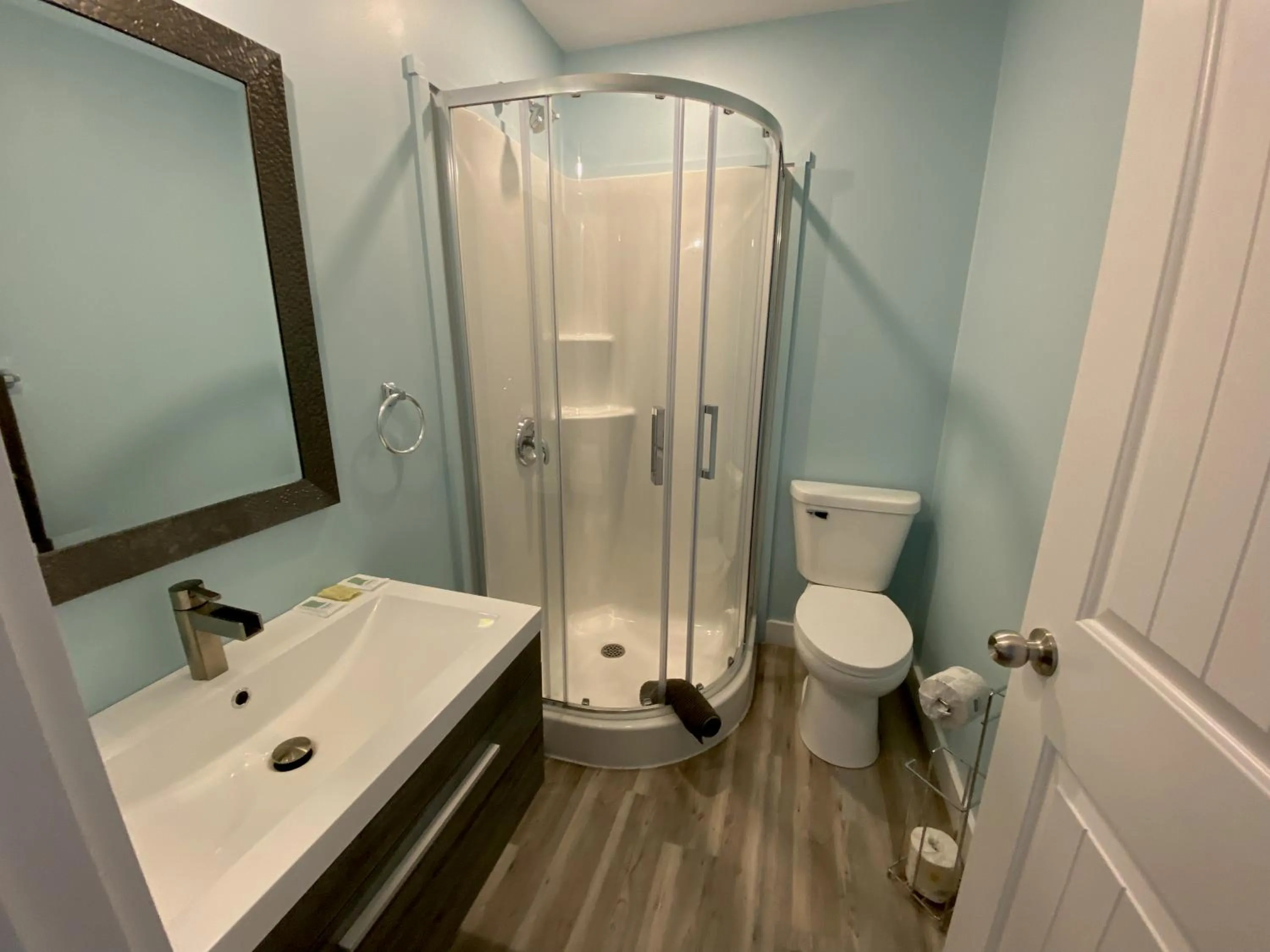 Bathroom in Dildo Boathouse Inn