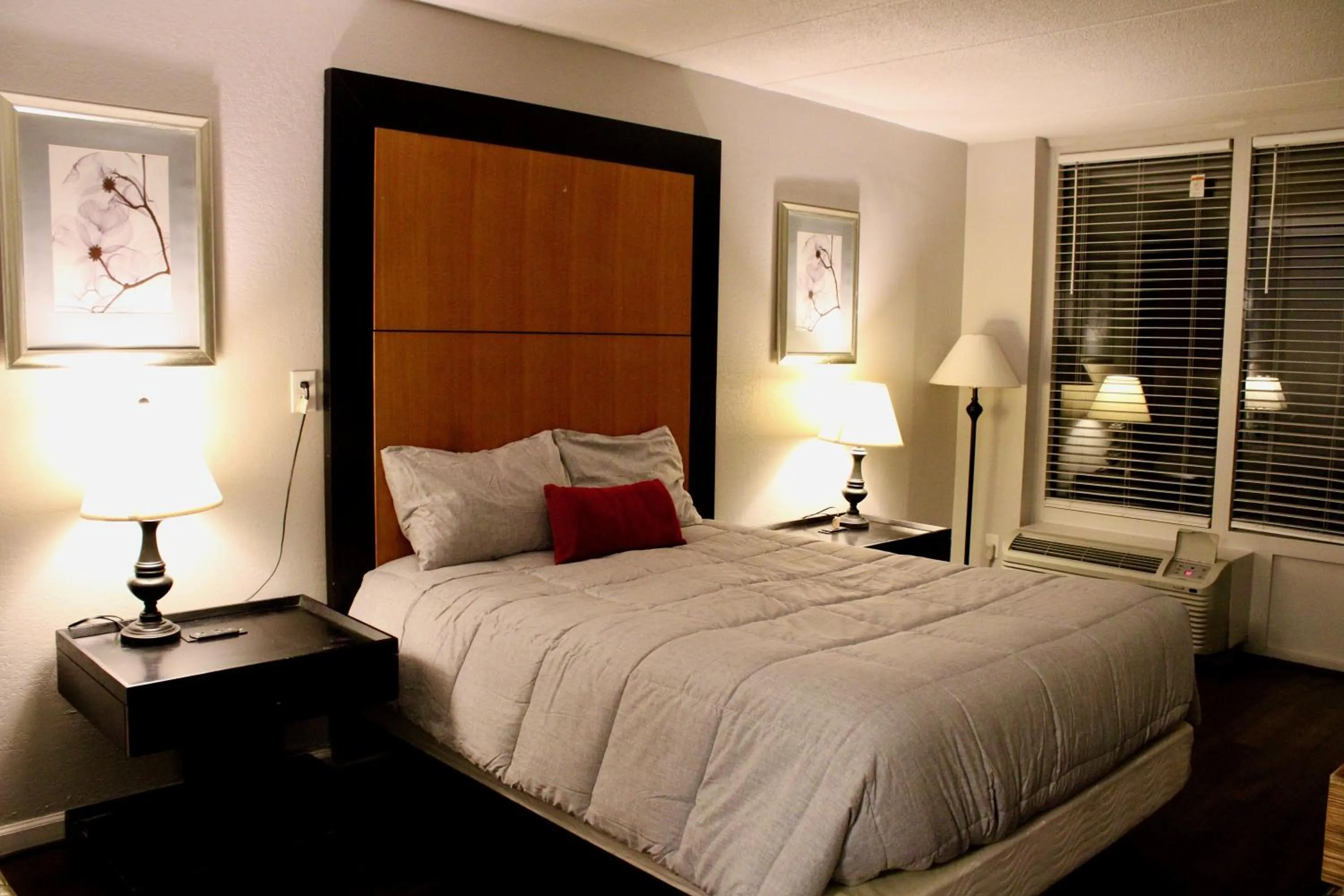 Bed in APM Inn and Suites
