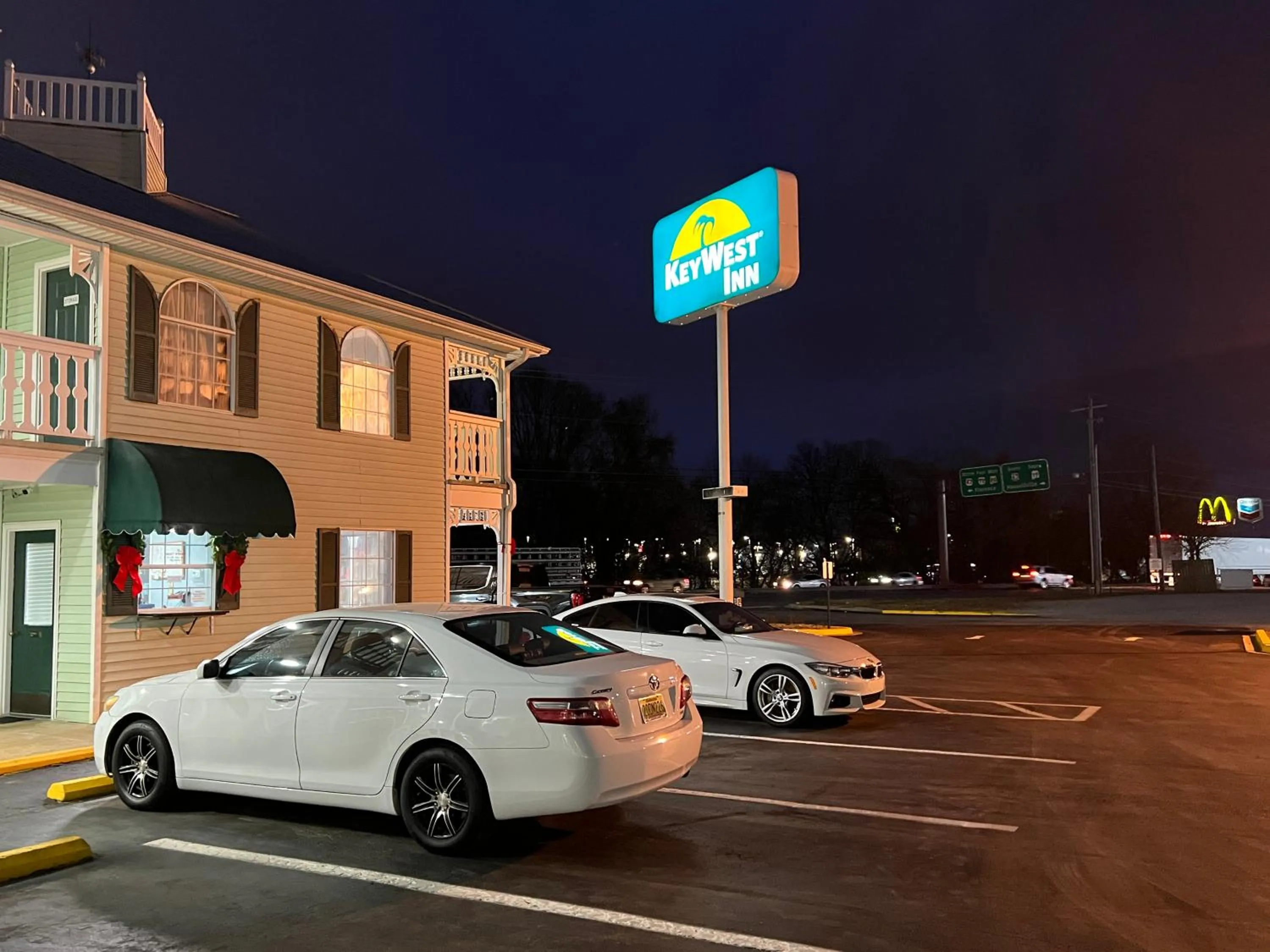 Property building in Key West Inn - Tuscumbia