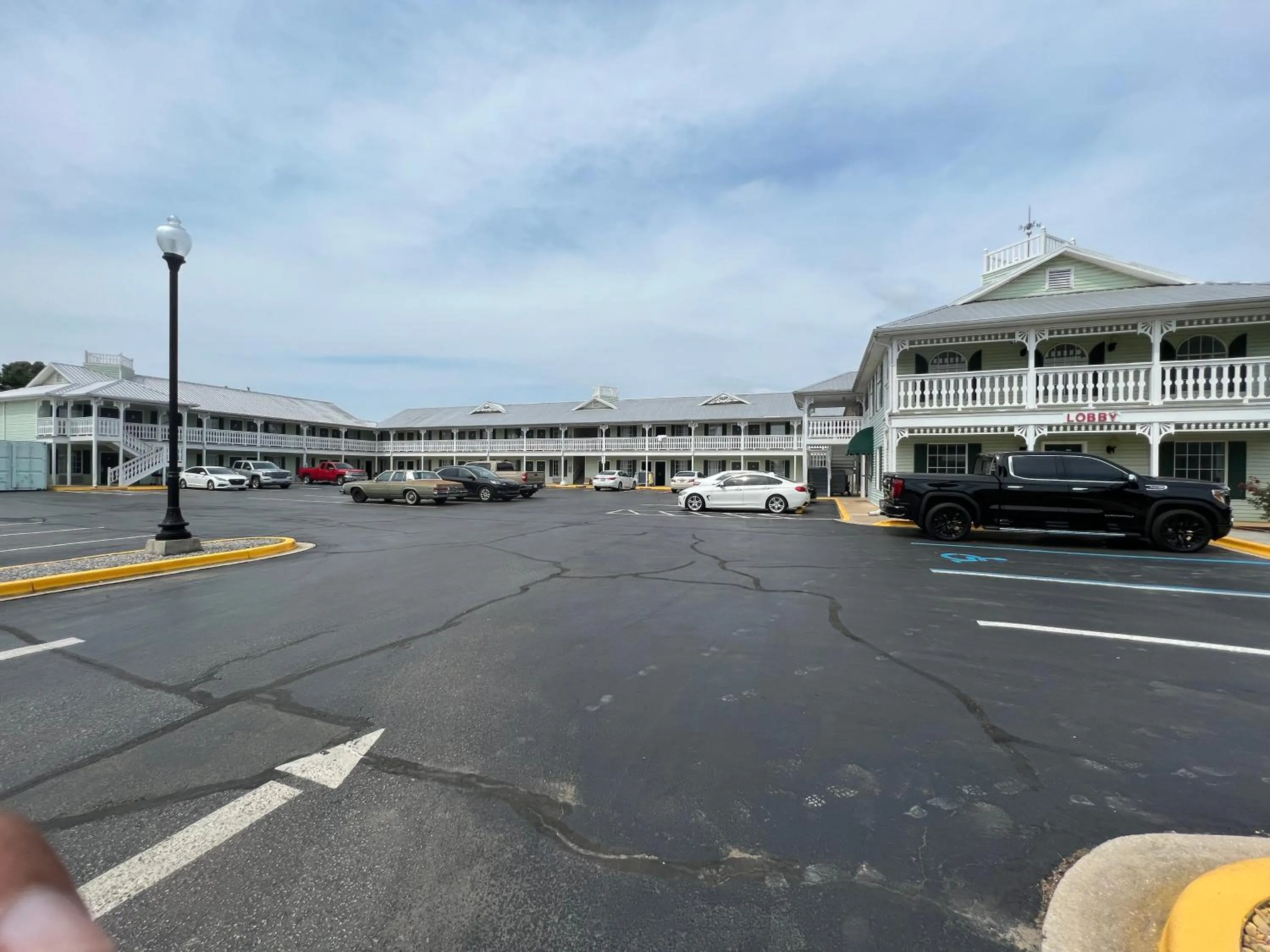 Property building in Key West Inn - Tuscumbia