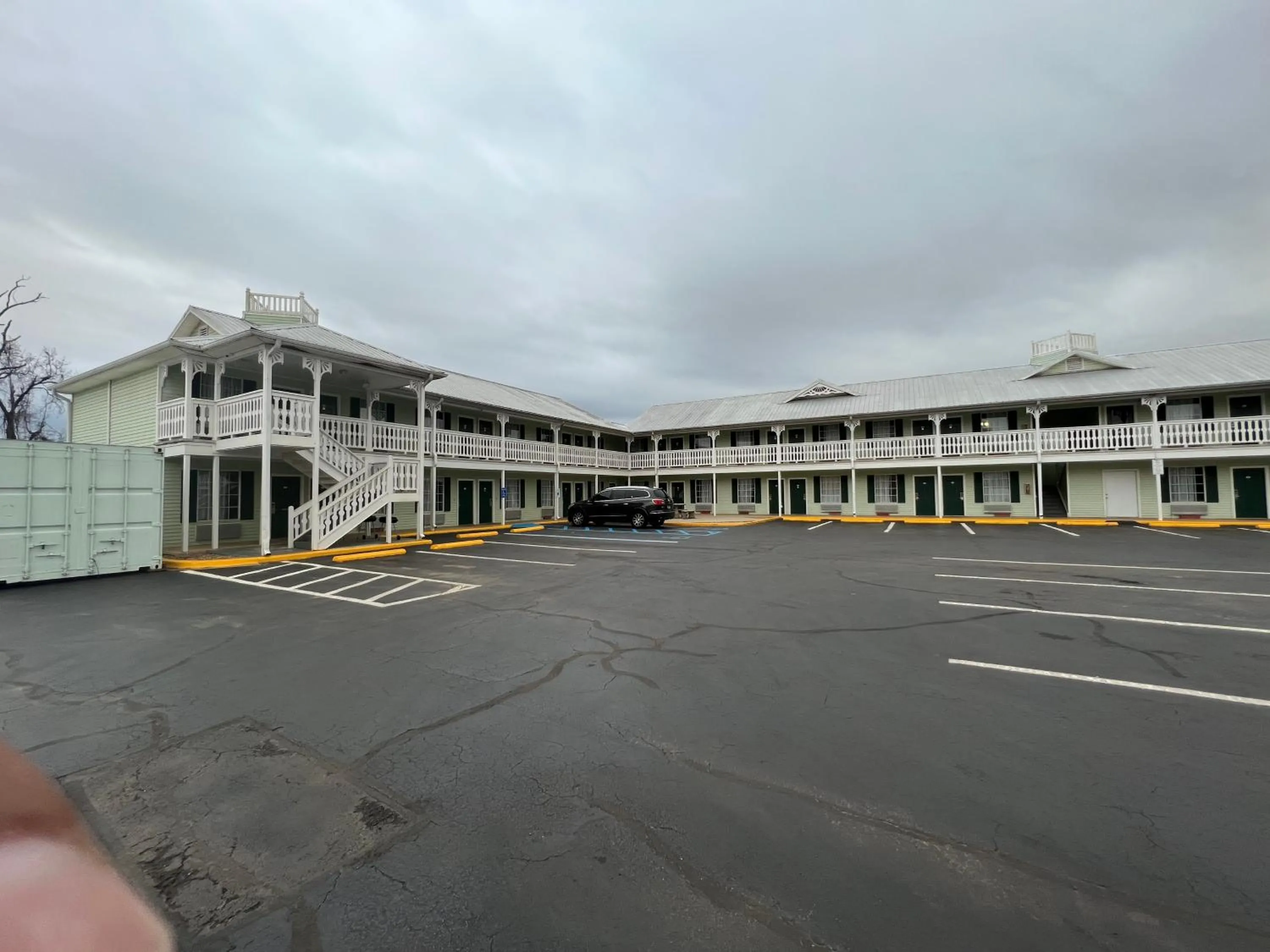 Property building in Key West Inn - Tuscumbia