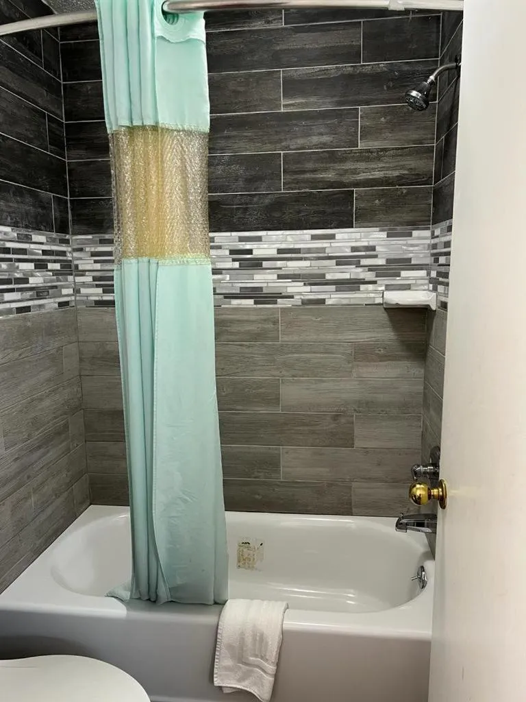 Bathroom in Key West Inn - Tuscumbia