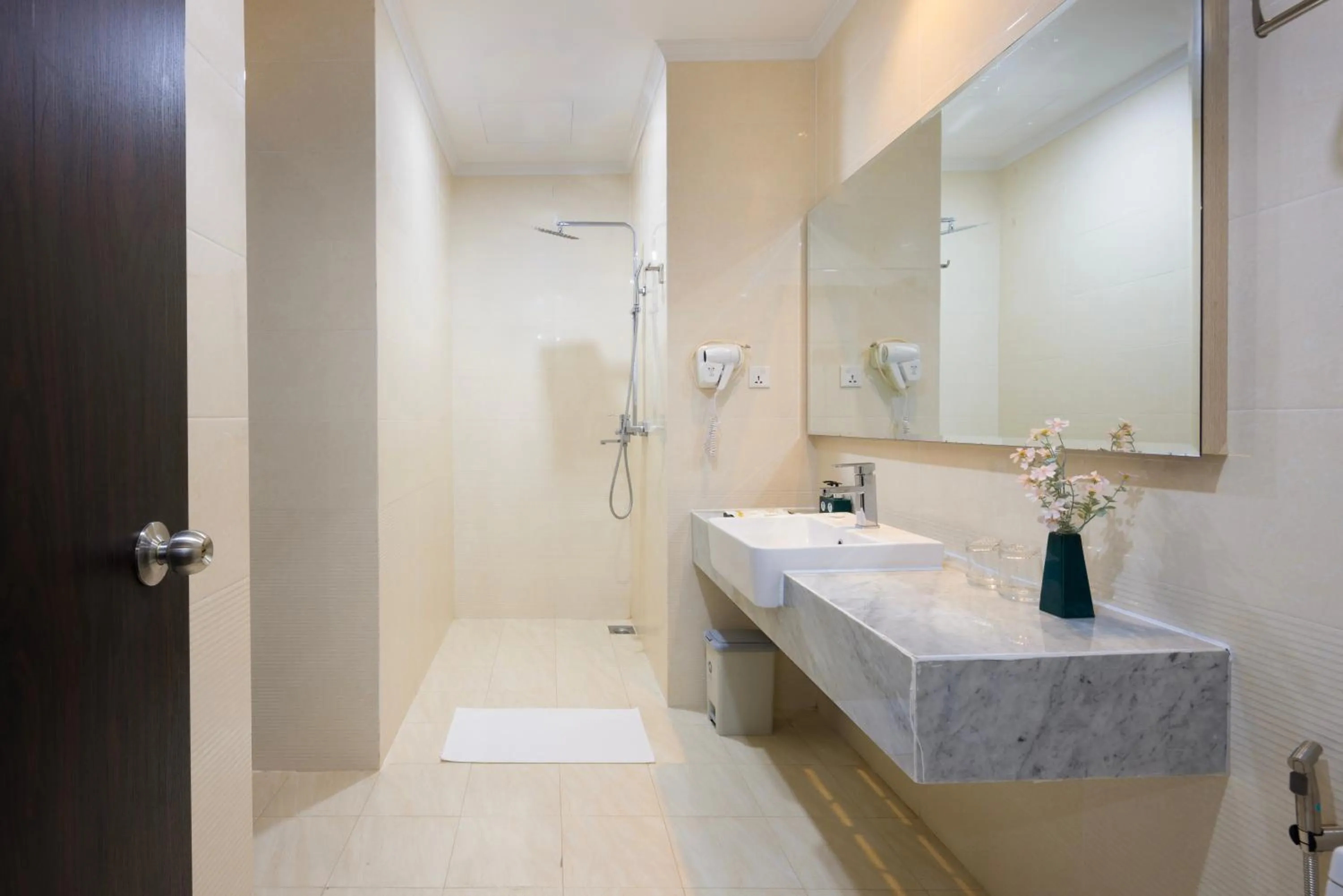 Shower in Hon Chong Retreat Hotel