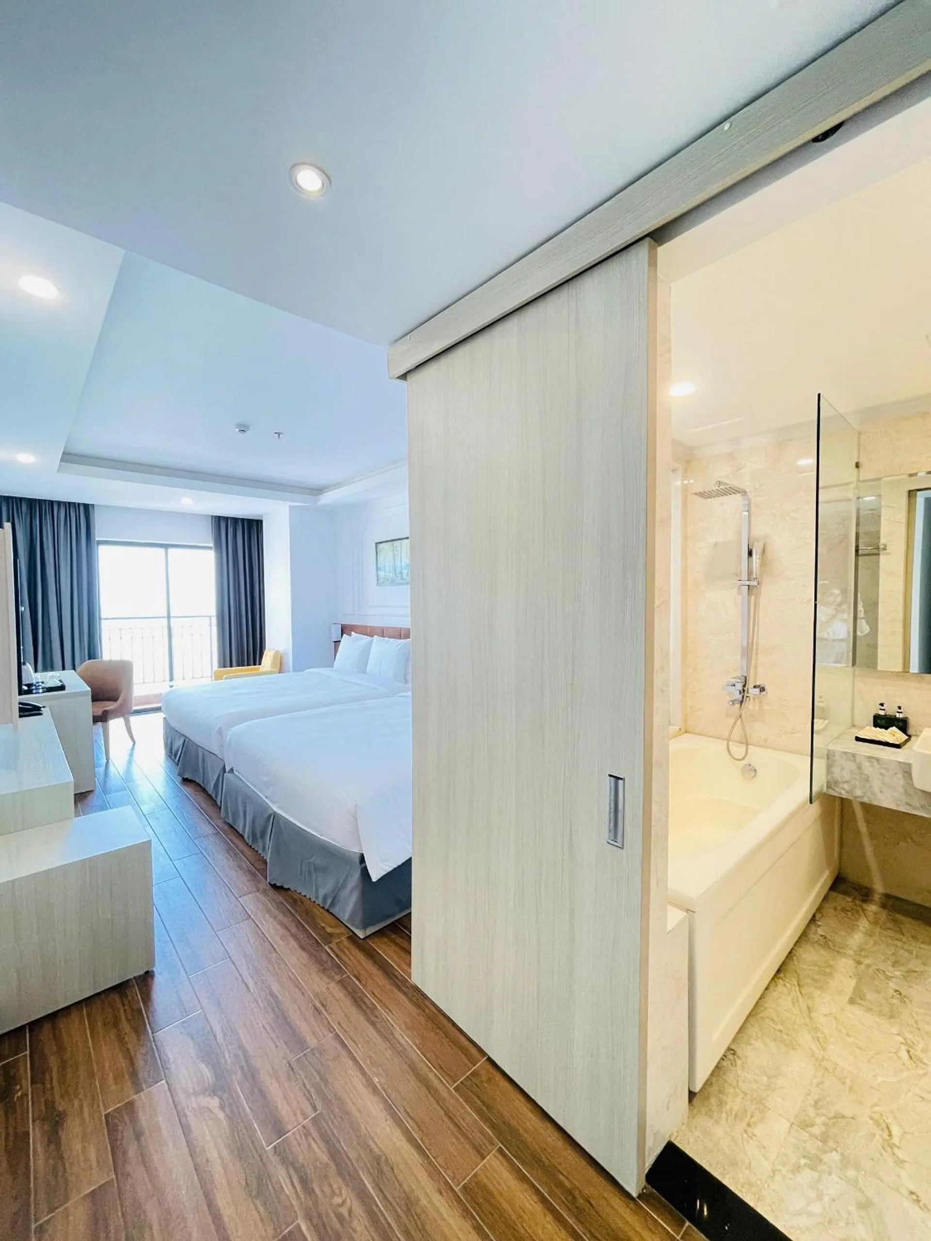 Photo of the whole room, Bed in Hon Chong Retreat Hotel