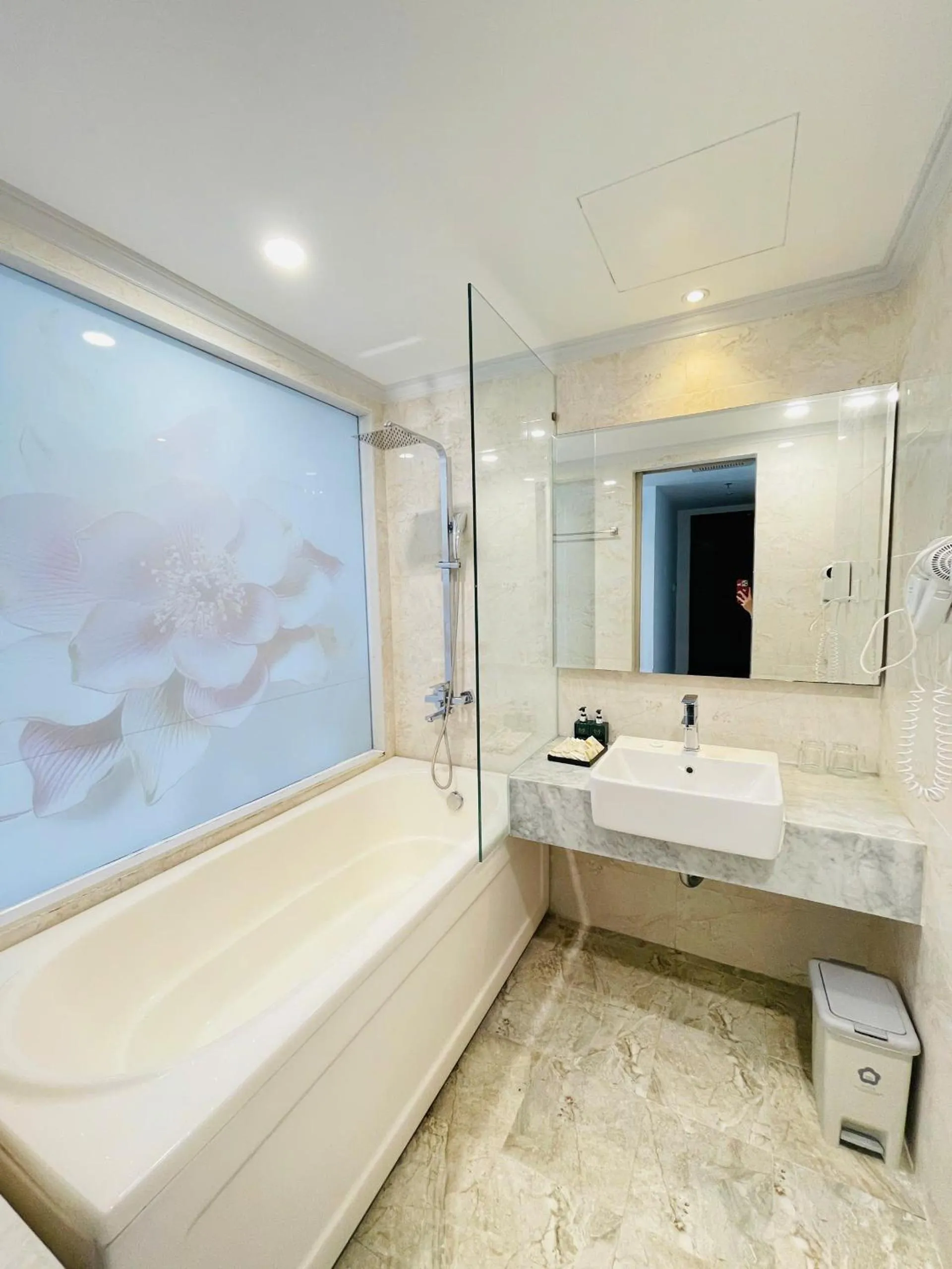 Bath in Hon Chong Retreat Hotel