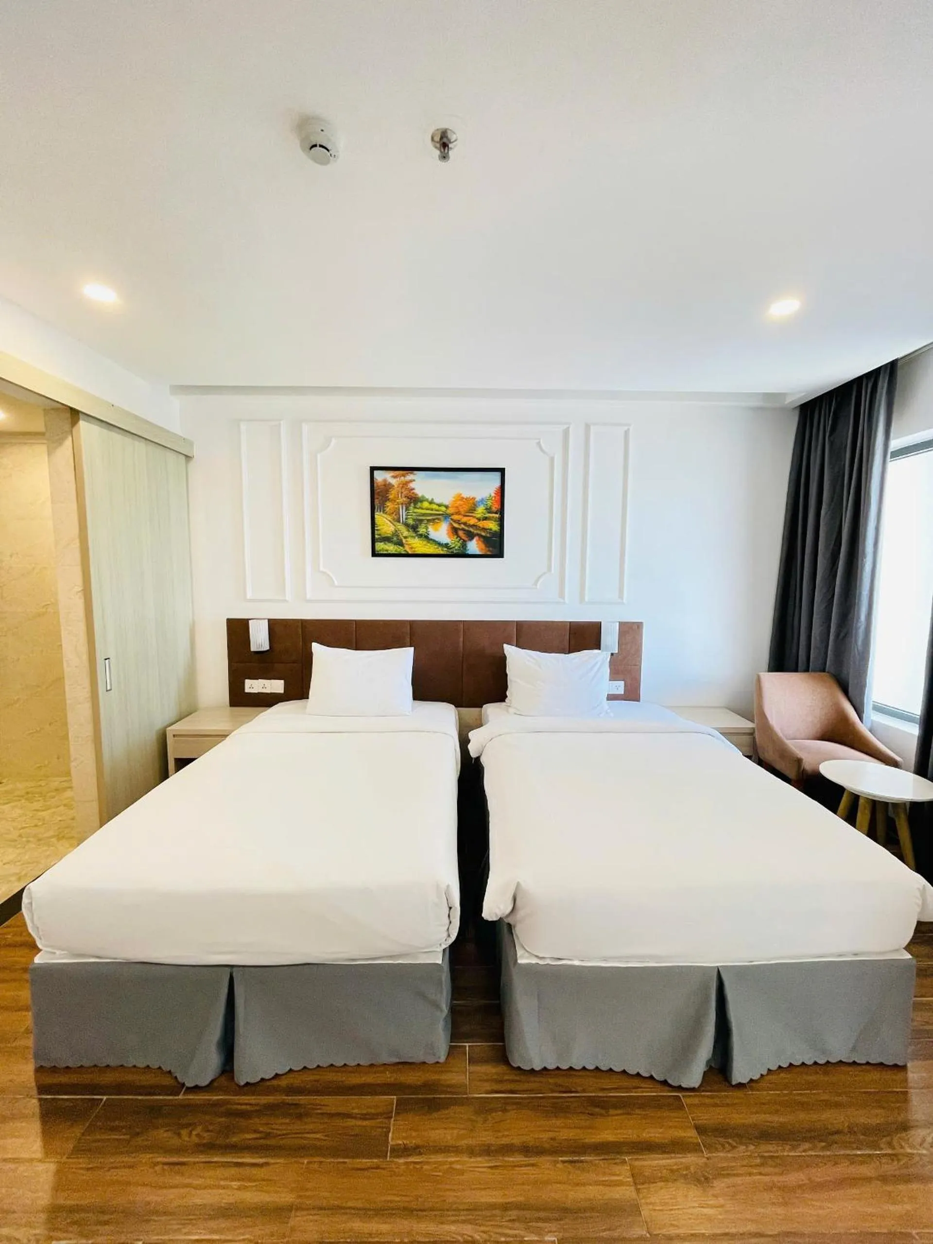 Photo of the whole room, Bed in Hon Chong Retreat Hotel