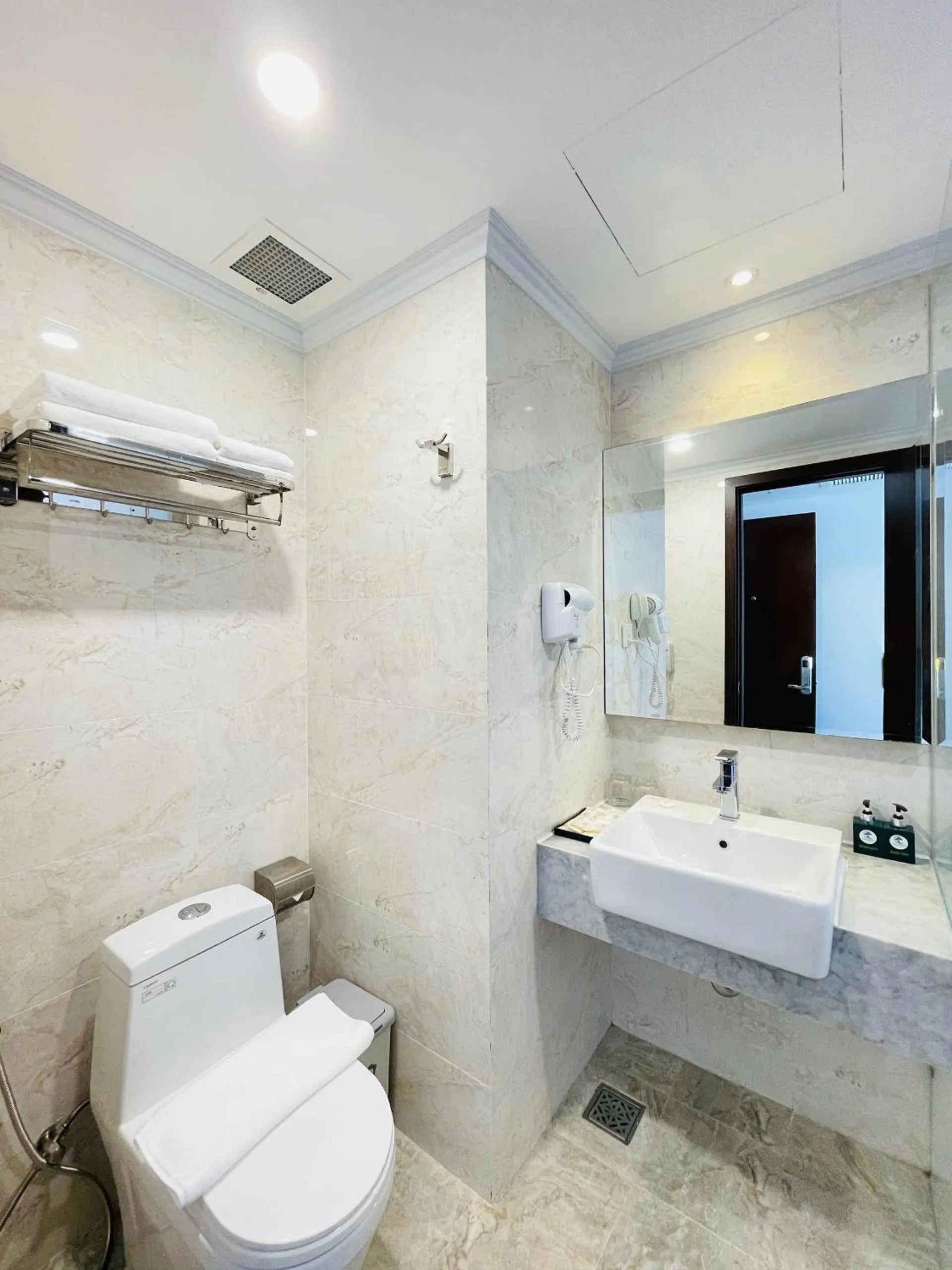 Toilet in Hon Chong Retreat Hotel