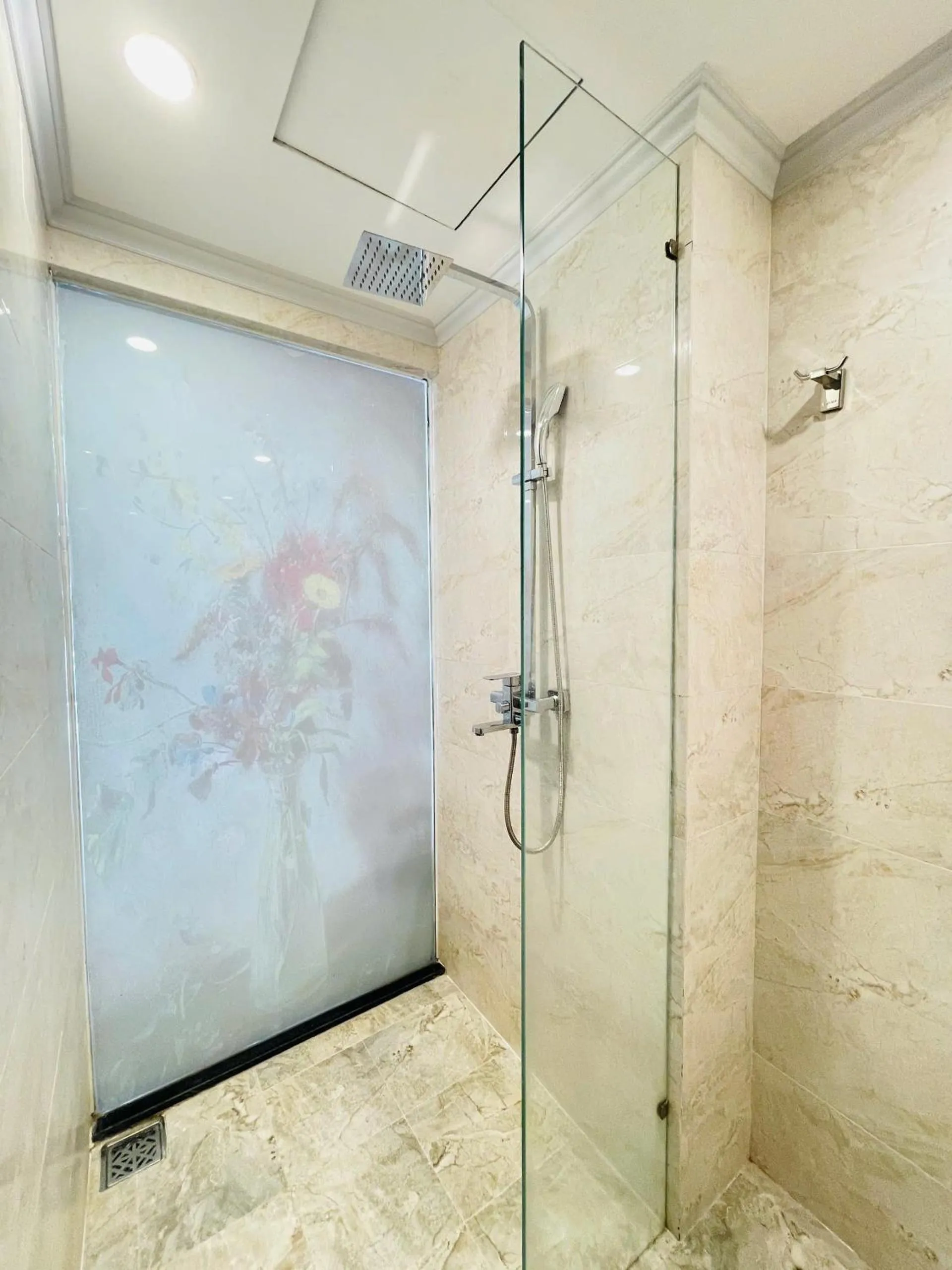 Shower in Hon Chong Retreat Hotel