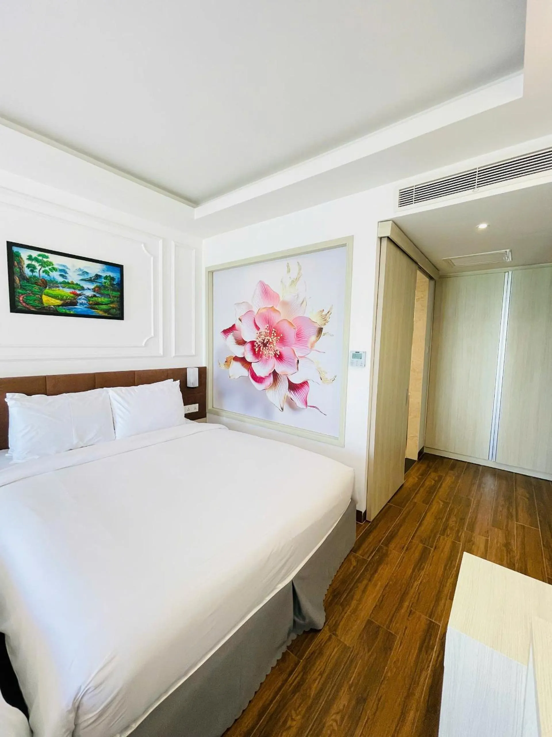 Bed in Hon Chong Retreat Hotel