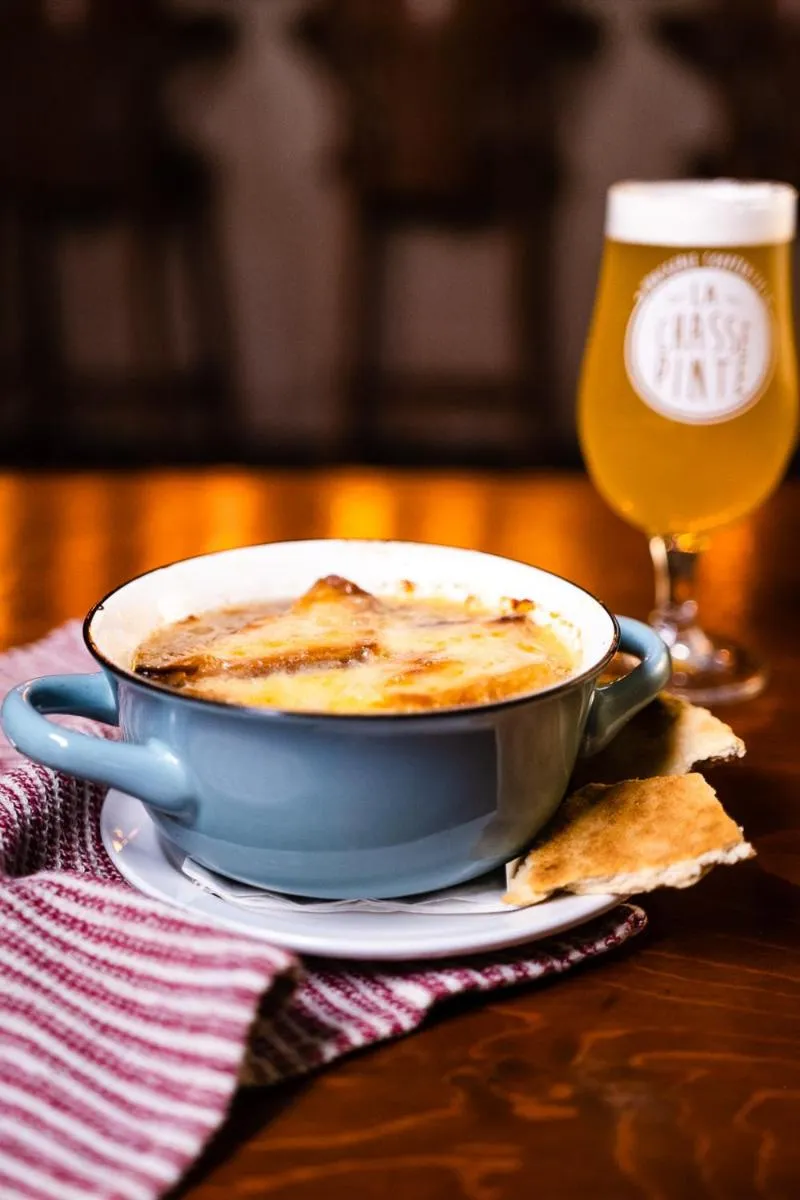 Food and drinks in Auberge de Jeunesse Le Camp De Base