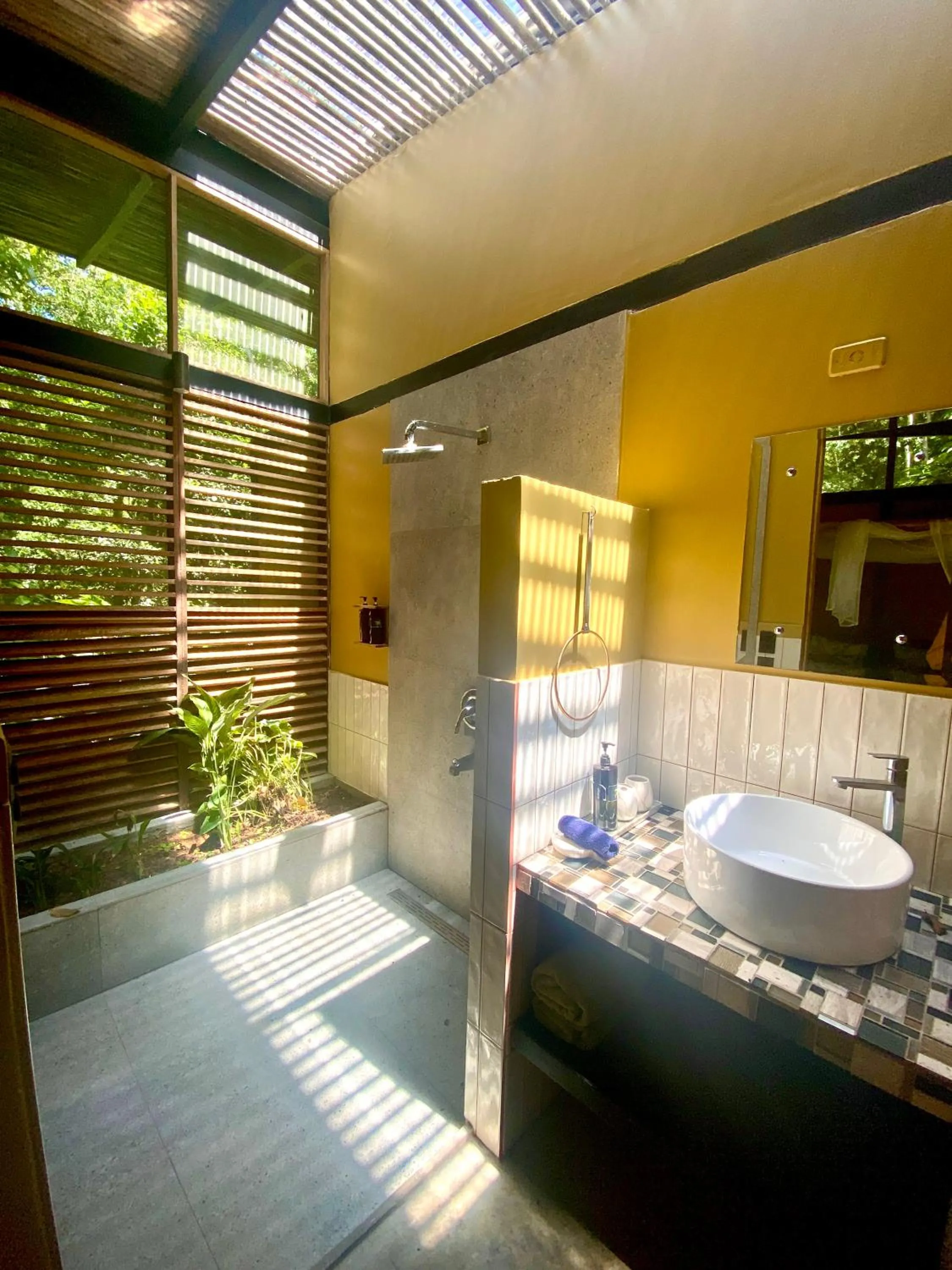 Bathroom in La Shamana - Ecological Concept in Jungle