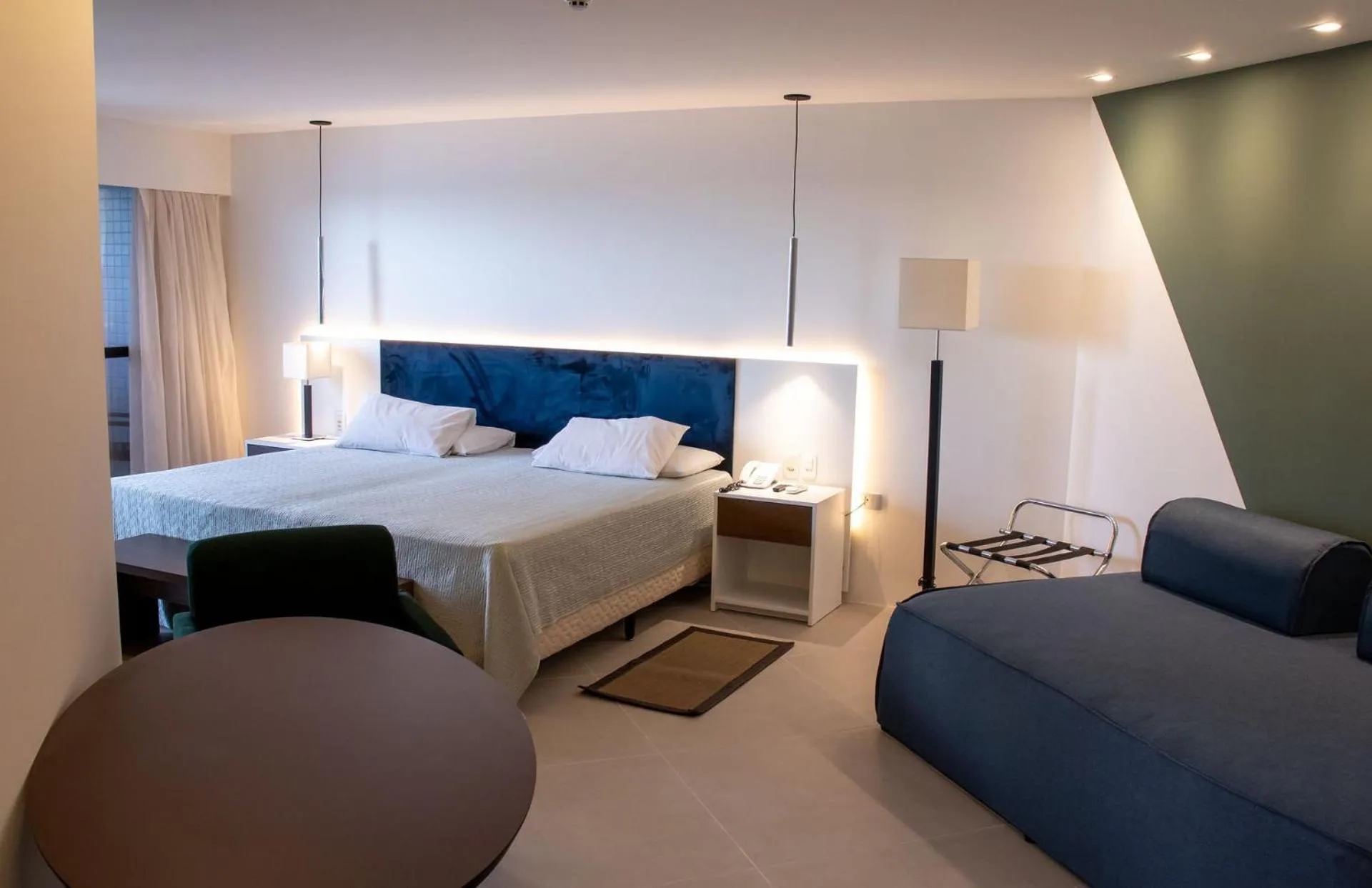 Bedroom, Bed in HY BEACH FLATS - INTERNATIONAL