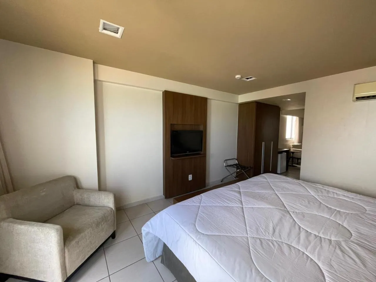 Bed in HY BEACH FLATS - INTERNATIONAL