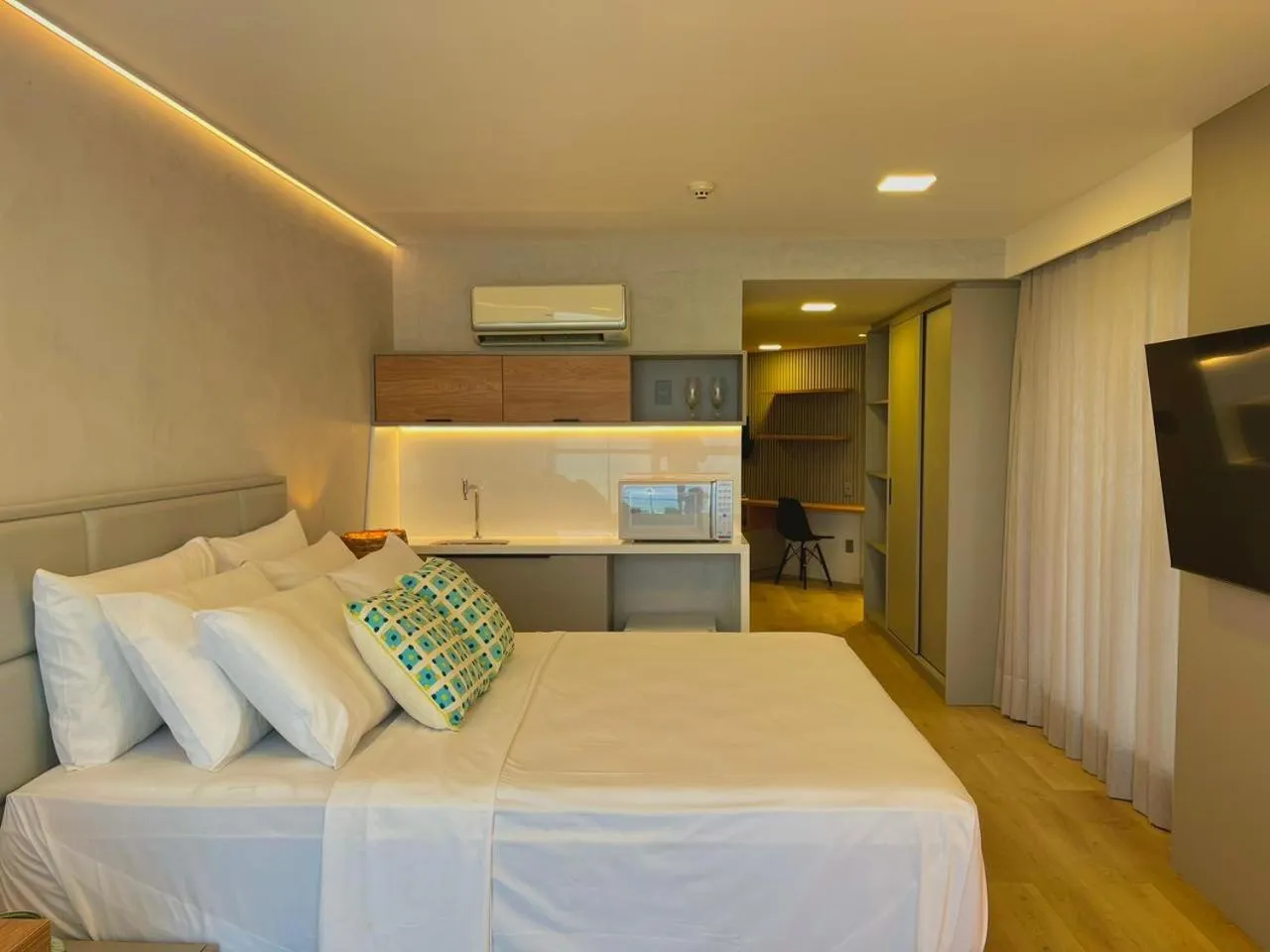 Bed in HY BEACH FLATS - INTERNATIONAL
