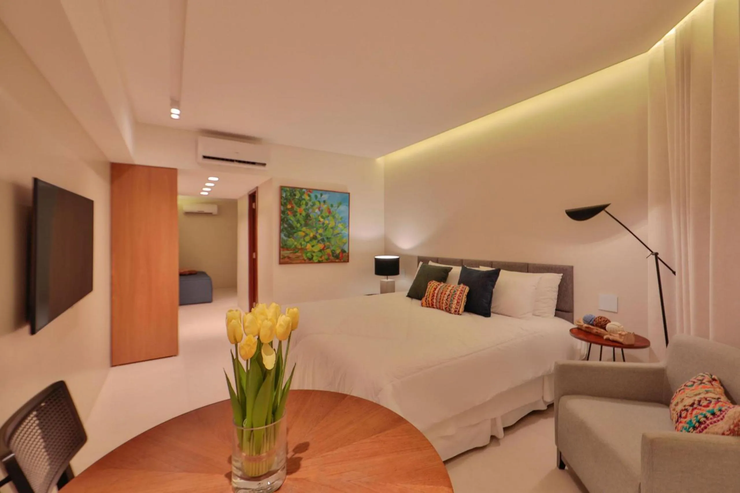 Communal lounge/ TV room, Bed in HY BEACH FLATS - INTERNATIONAL