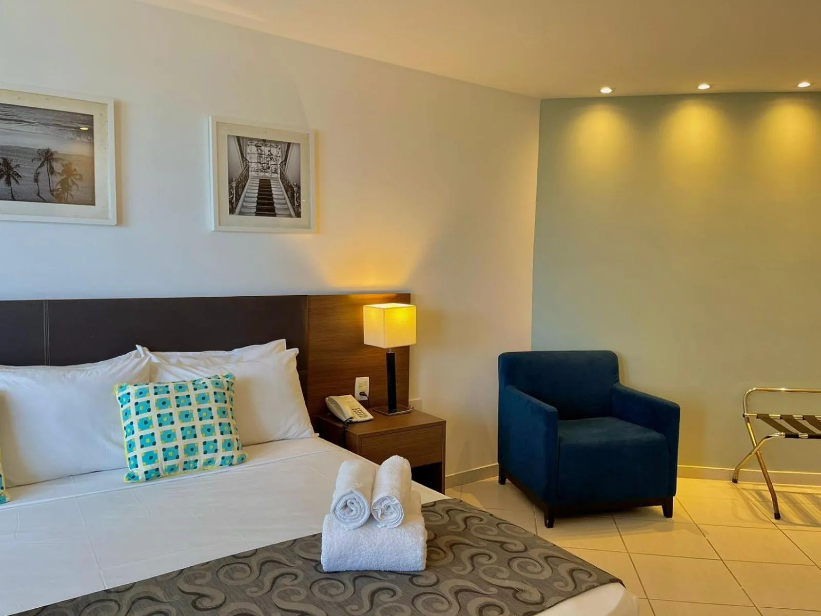 Photo of the whole room, Bed in HY BEACH FLATS - INTERNATIONAL