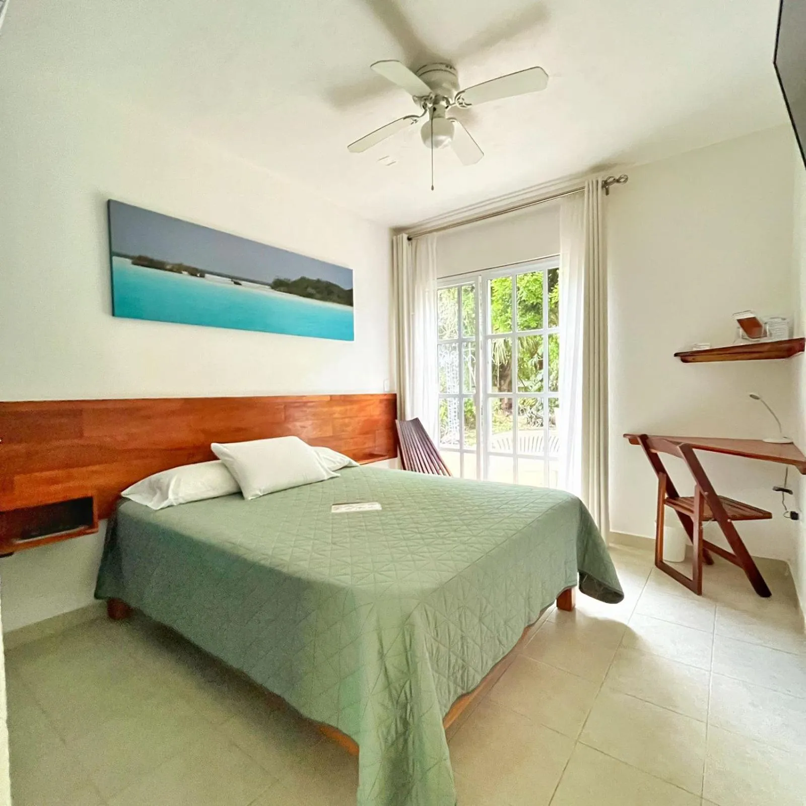 Garden view, Bed in Gran Jaguar Hotel