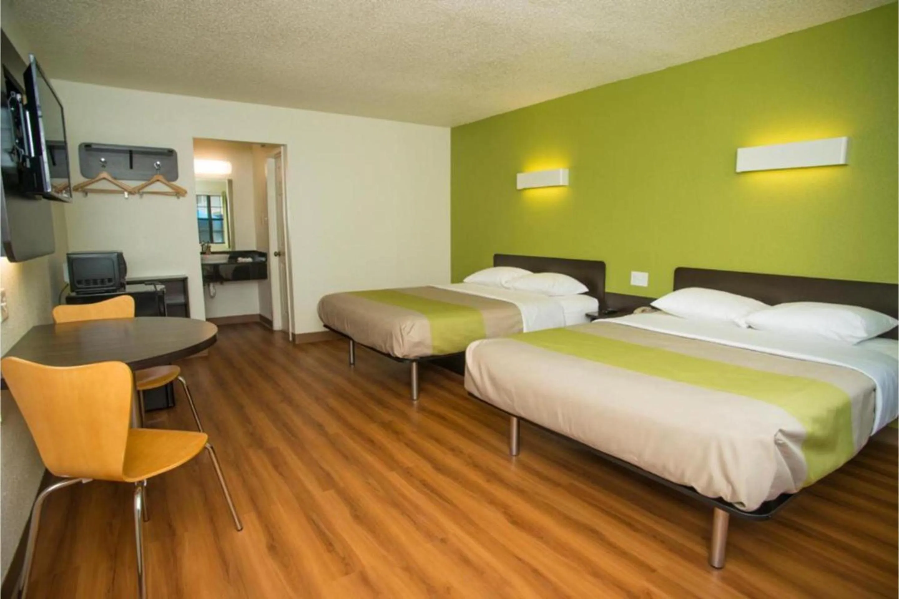 Bedroom, Bed in Motel 6-Palestine, TX