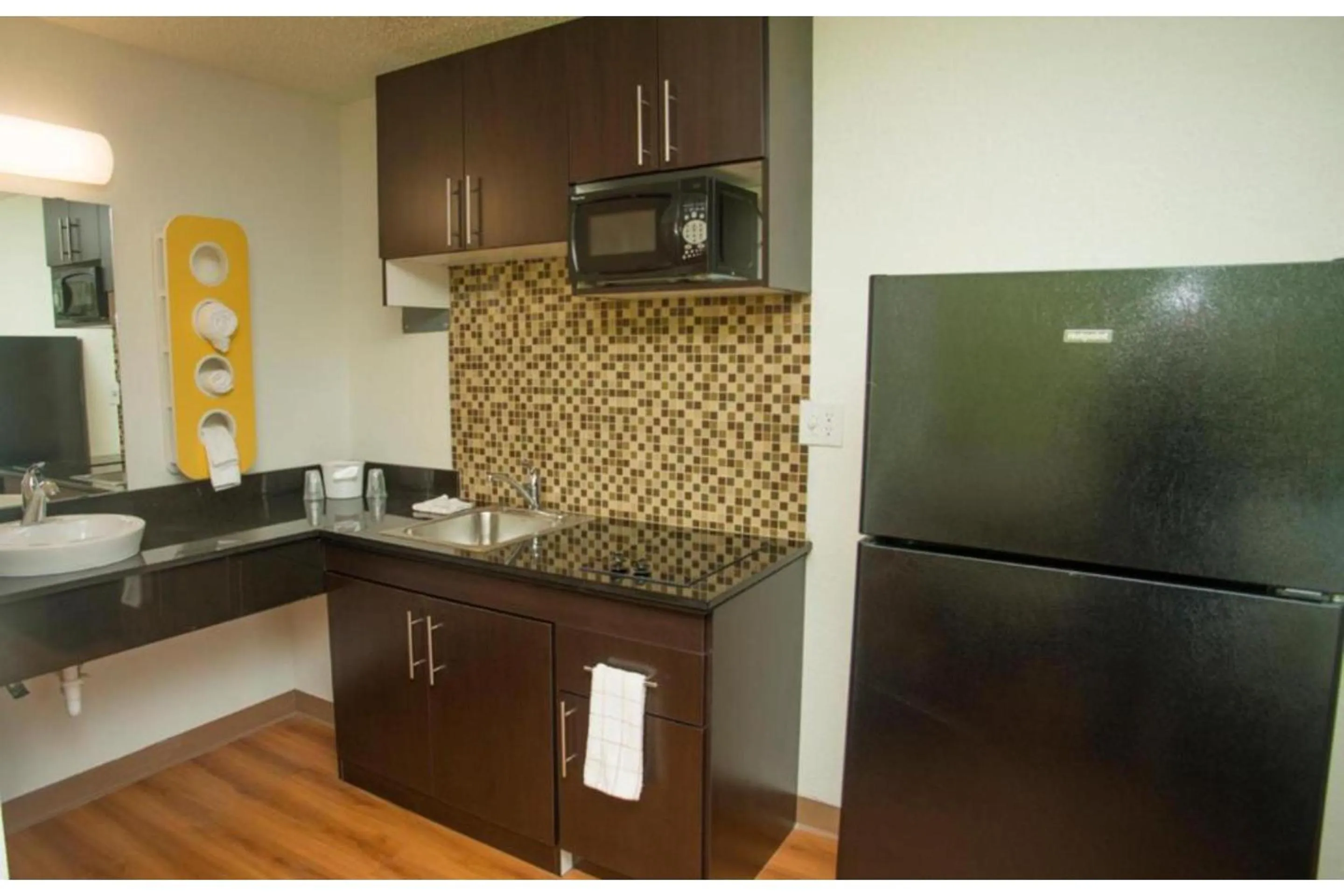 Kitchen or kitchenette in Motel 6-Palestine, TX