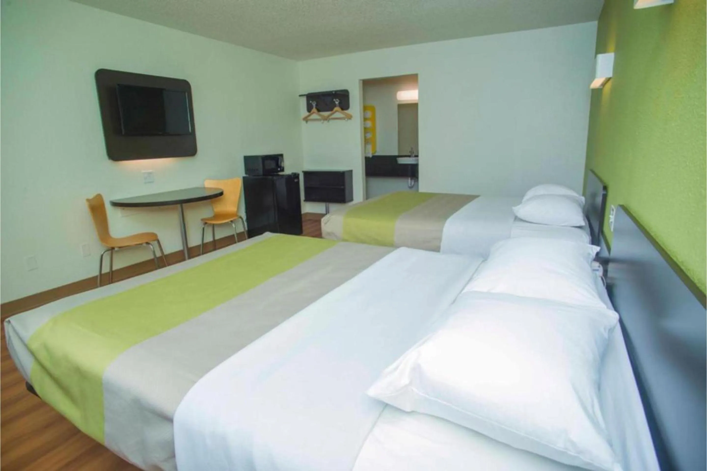 Bedroom, Bed in Motel 6-Palestine, TX