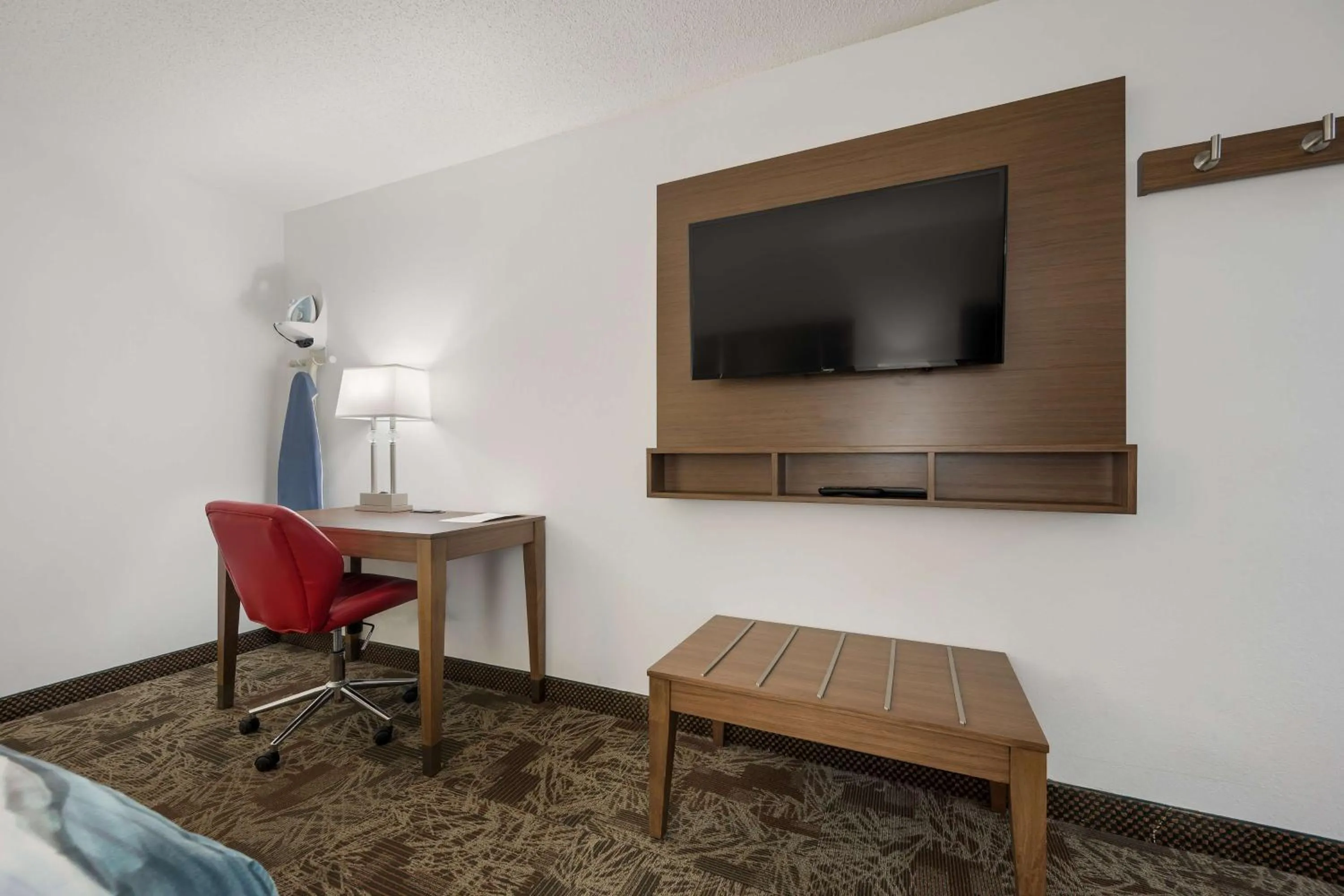 Bedroom in SureStay Hotel By Best Western Tuscaloosa Southeast