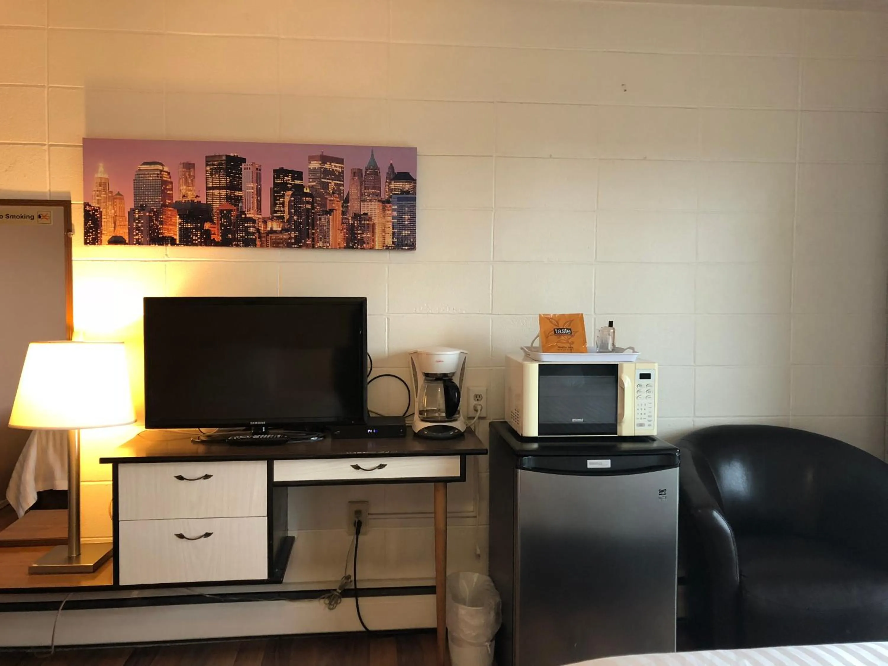 TV and multimedia, Bed in Holiday House Motel