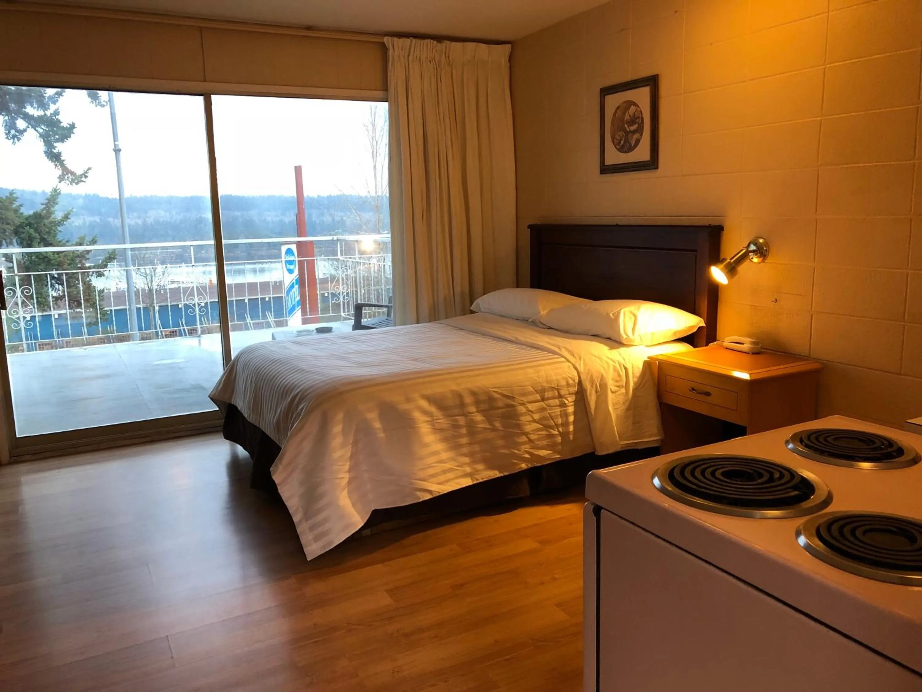 Bedroom, Bed in Holiday House Motel