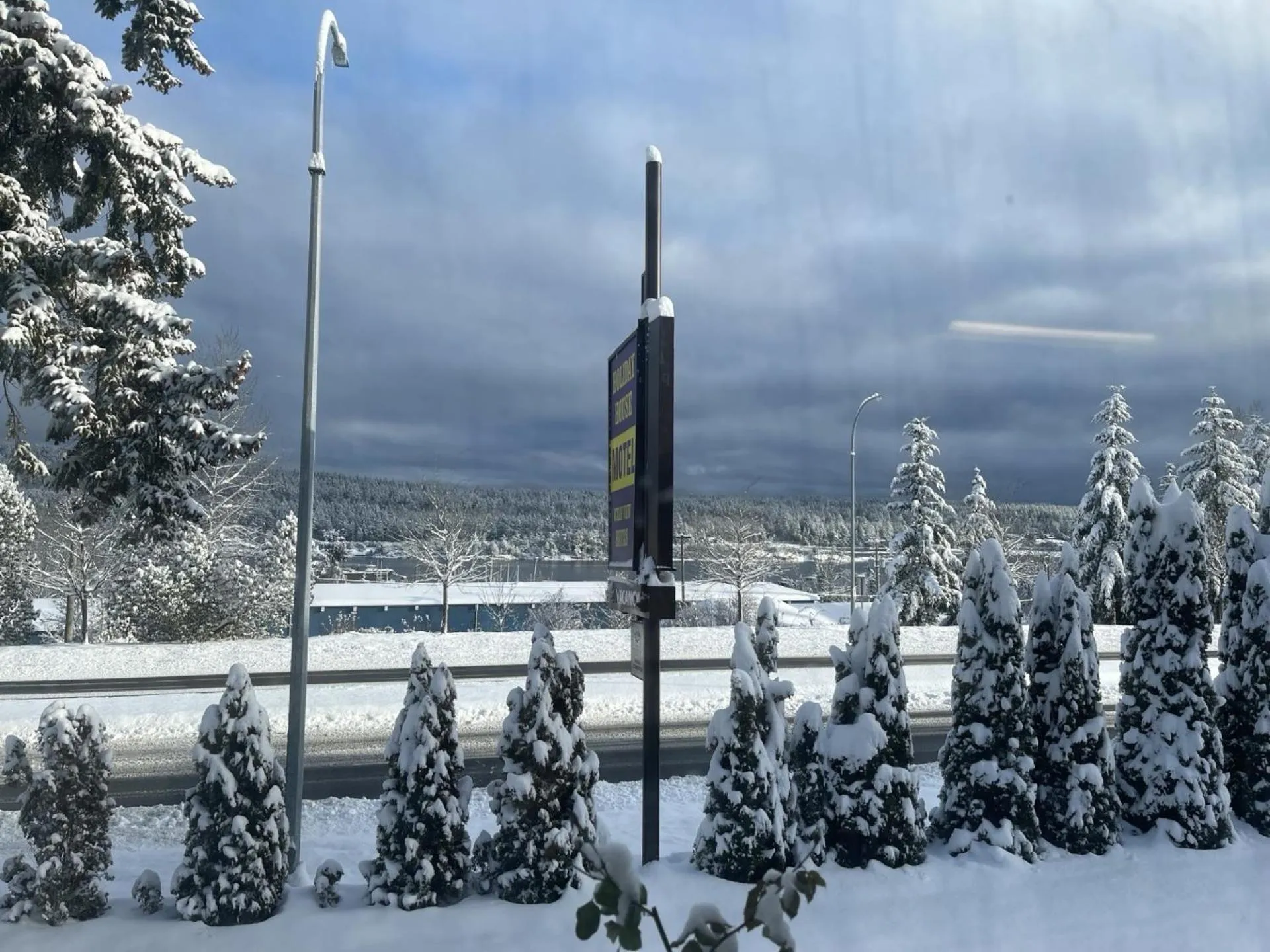 Property logo or sign in Holiday House Motel