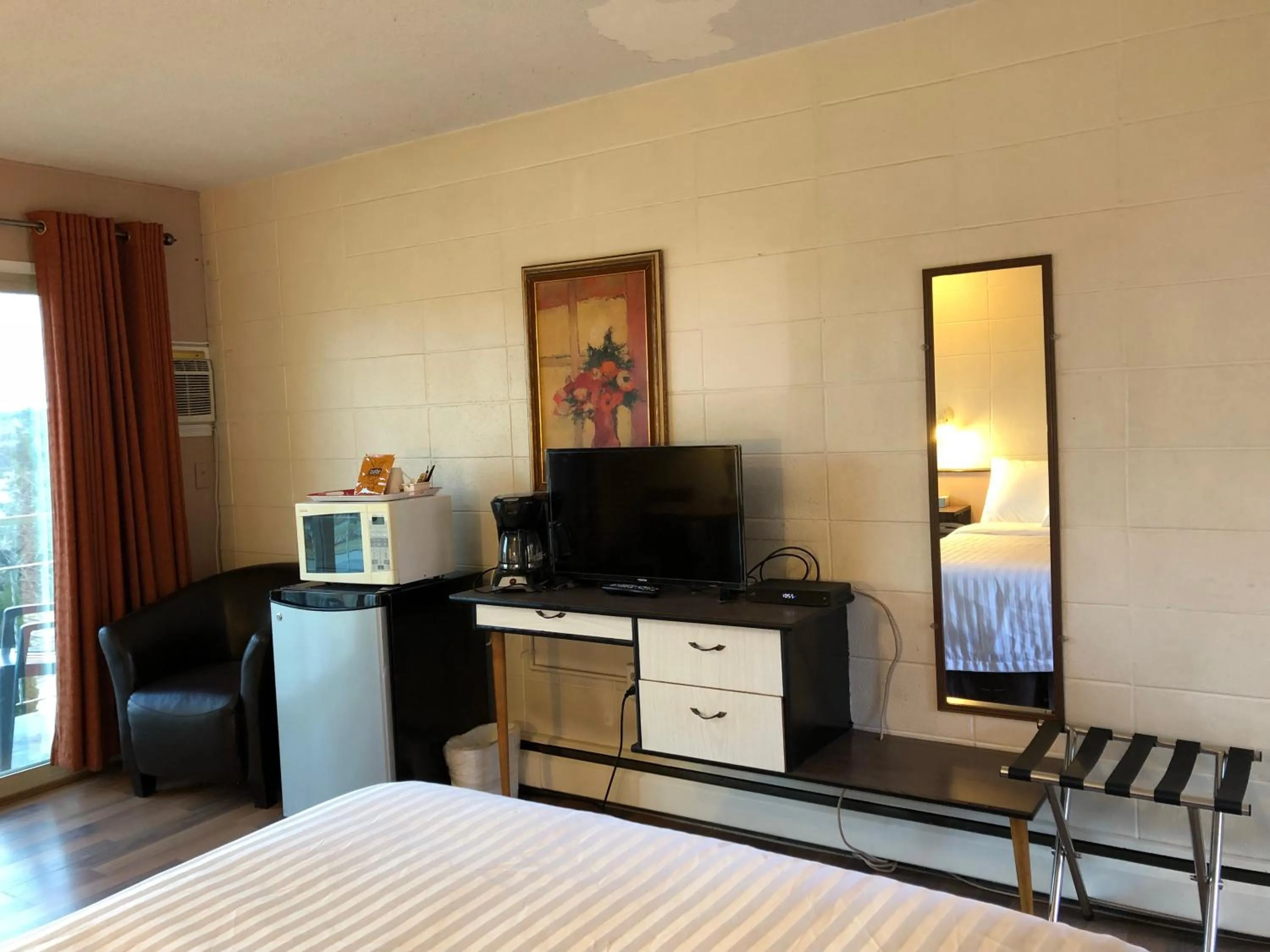 TV and multimedia, Bed in Holiday House Motel