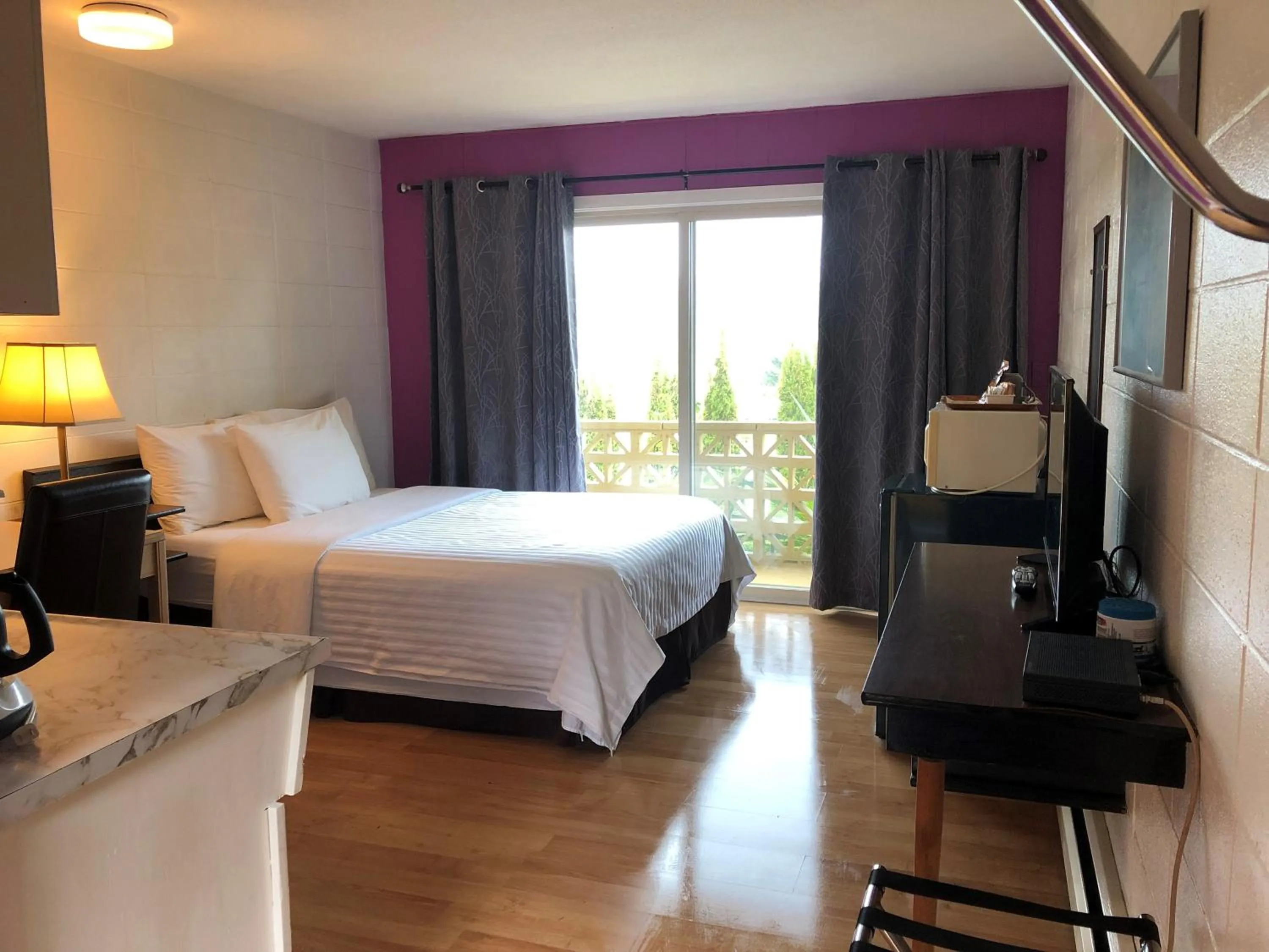 Bedroom, Bed in Holiday House Motel