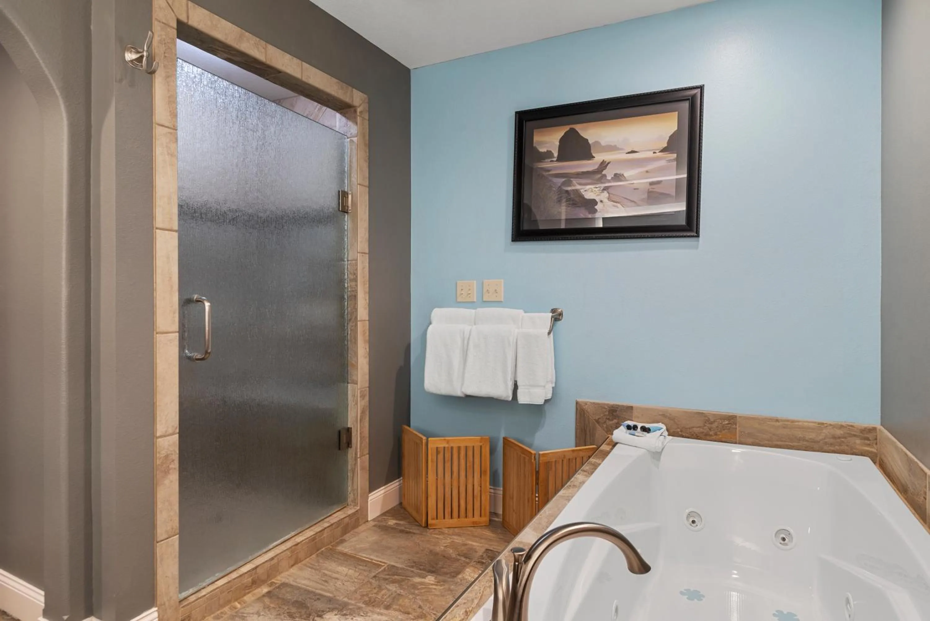 Shower, Bed in Deadwood Gulch Resort, Trademark Collection by Wyndham
