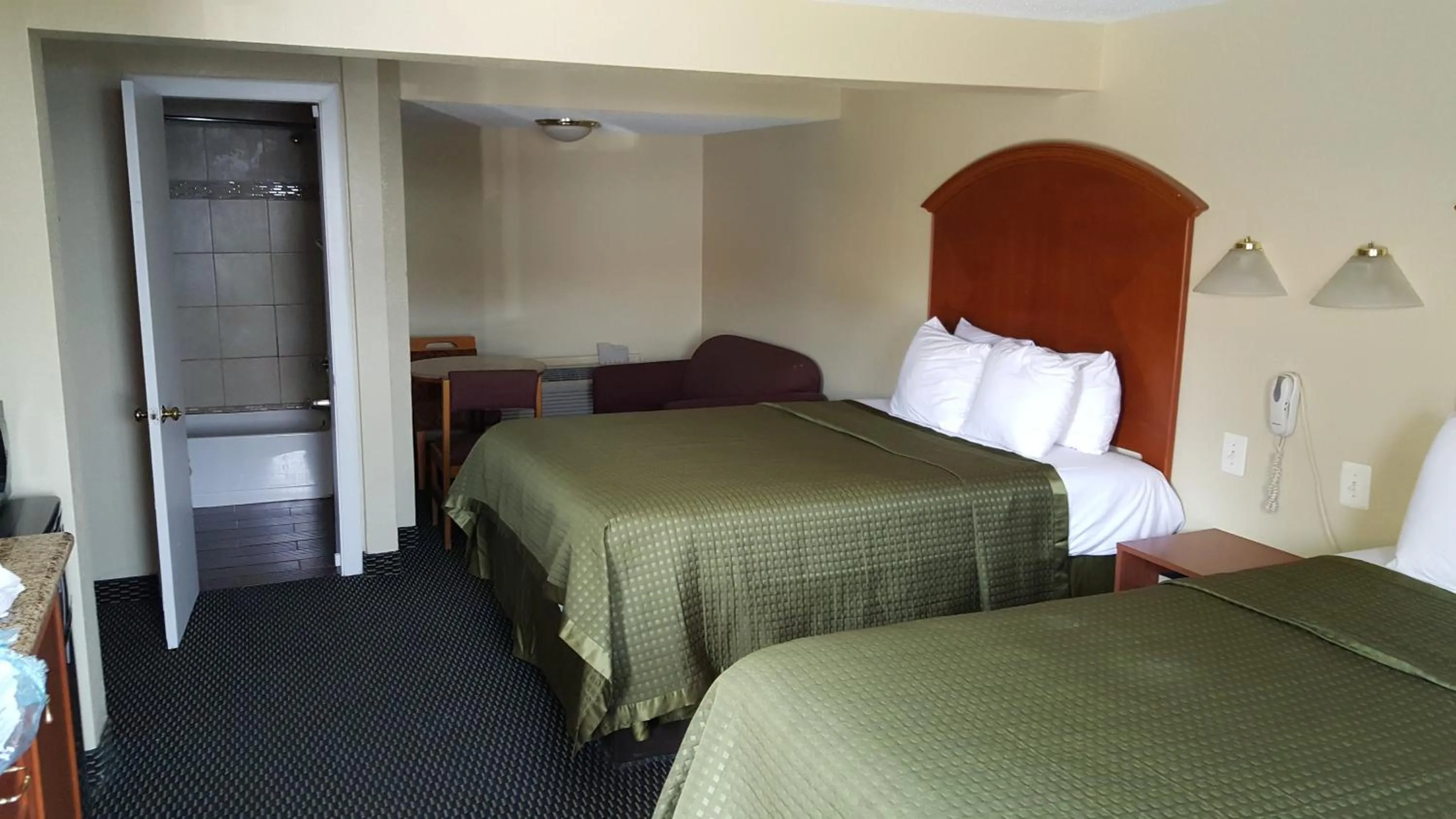 Photo of the whole room, Bed in Royal Inn