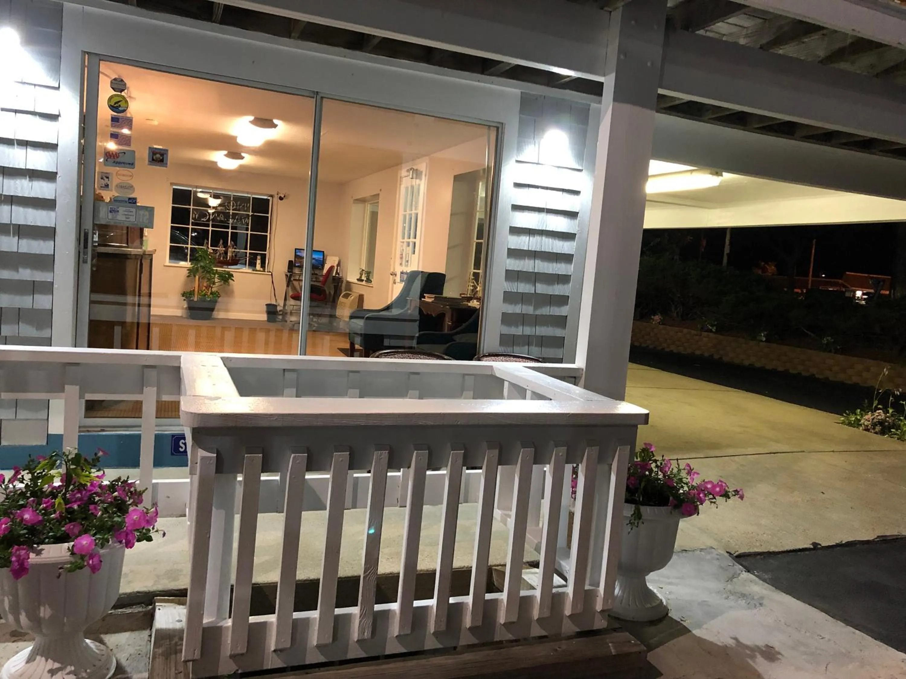 Lobby or reception in Travelodge by Wyndham Cape Cod Area