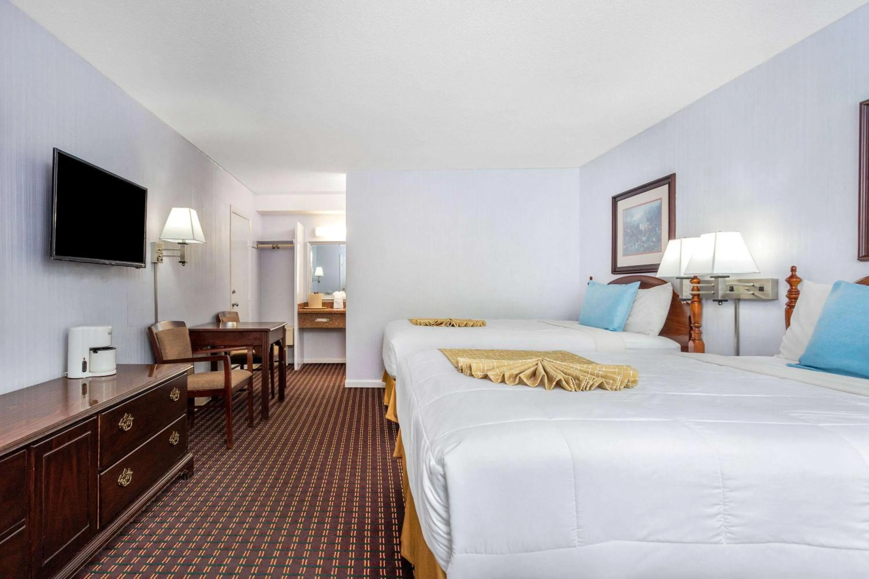Photo of the whole room, Bed in Travelodge by Wyndham Cape Cod Area