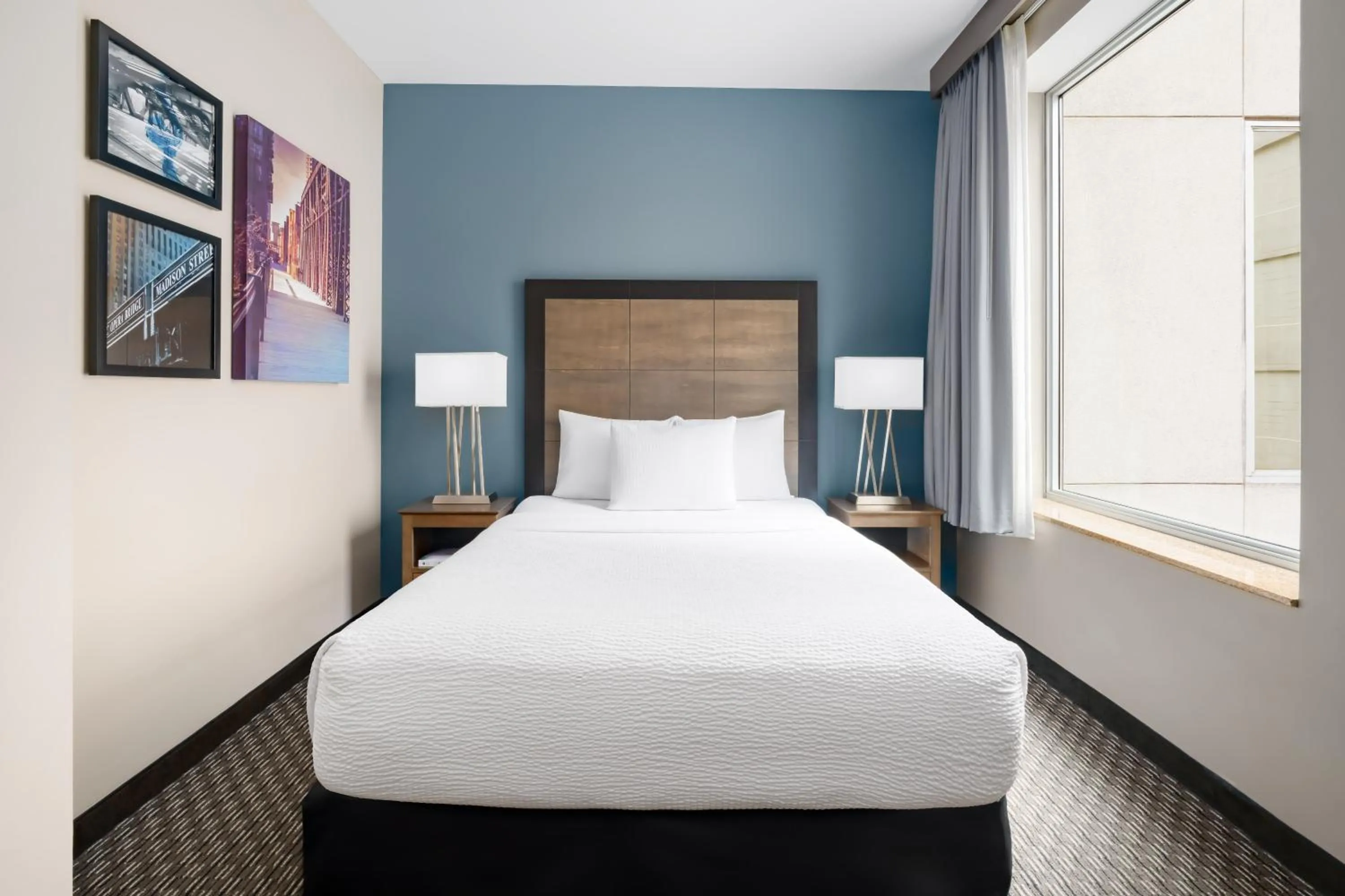 Bed in La Quinta by Wyndham Chicago Downtown