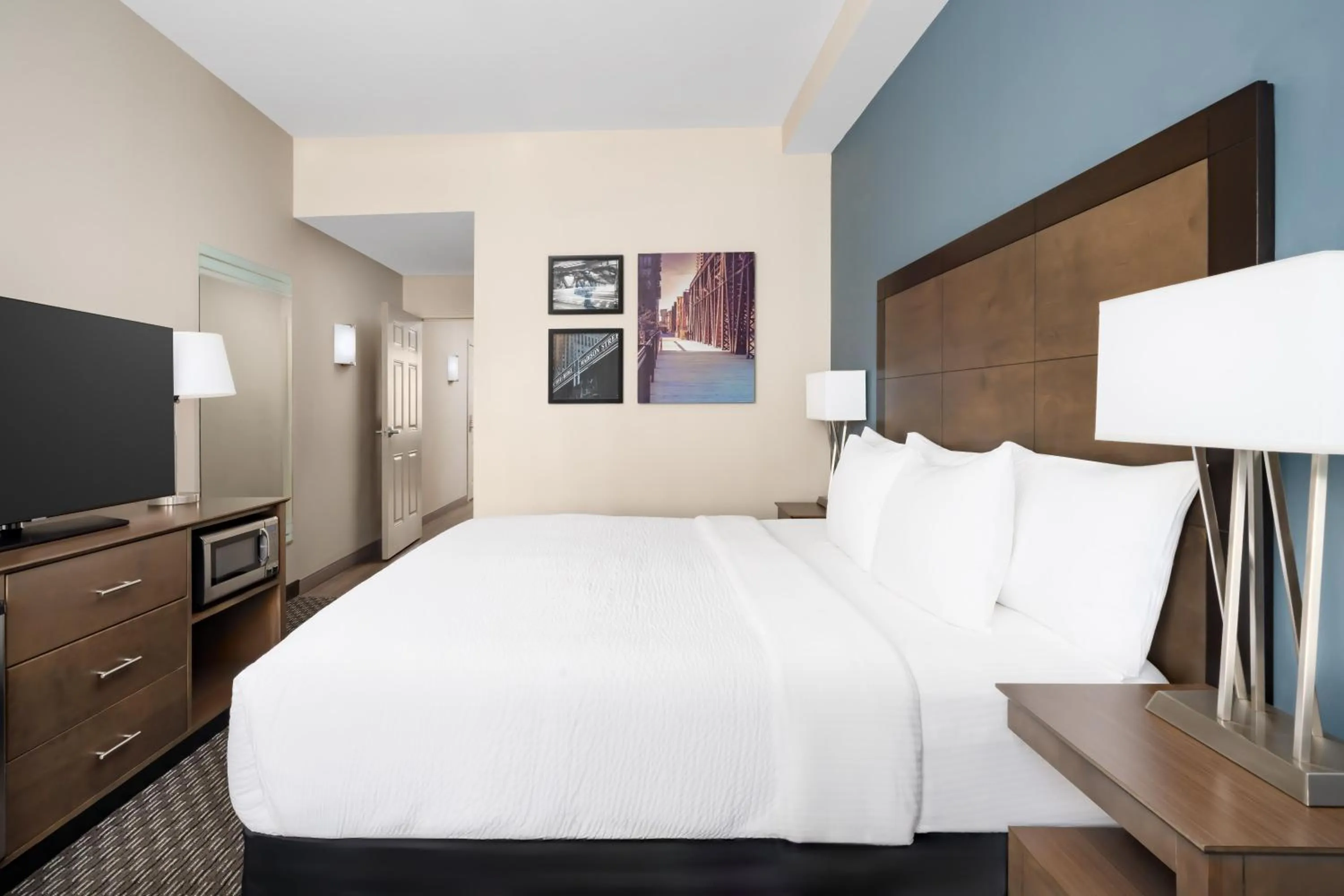 Bed in La Quinta by Wyndham Chicago Downtown