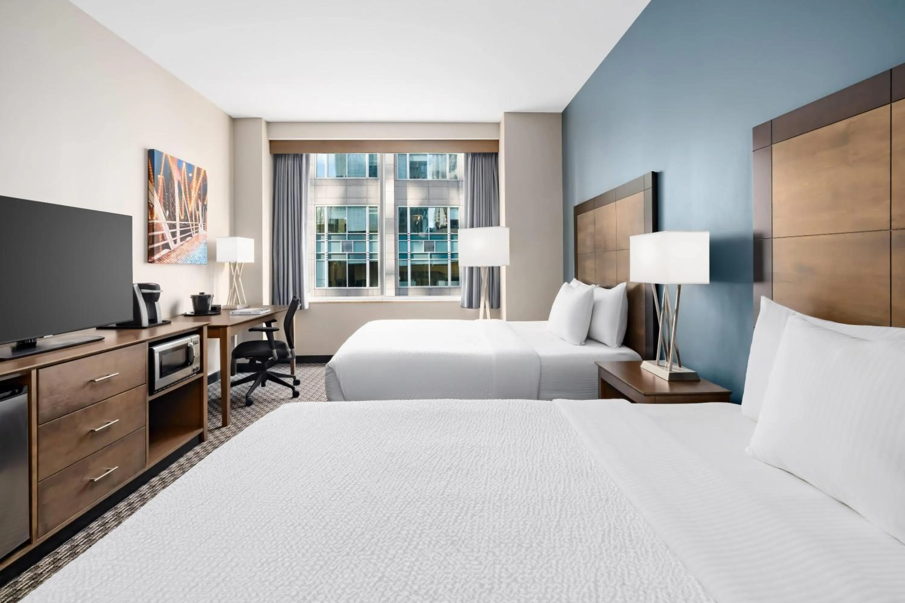 Photo of the whole room, Bed in La Quinta by Wyndham Chicago Downtown